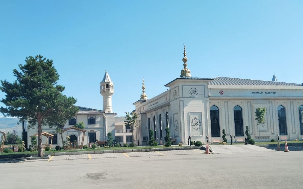 Erzincan Terzibaba Külliyesi Camii