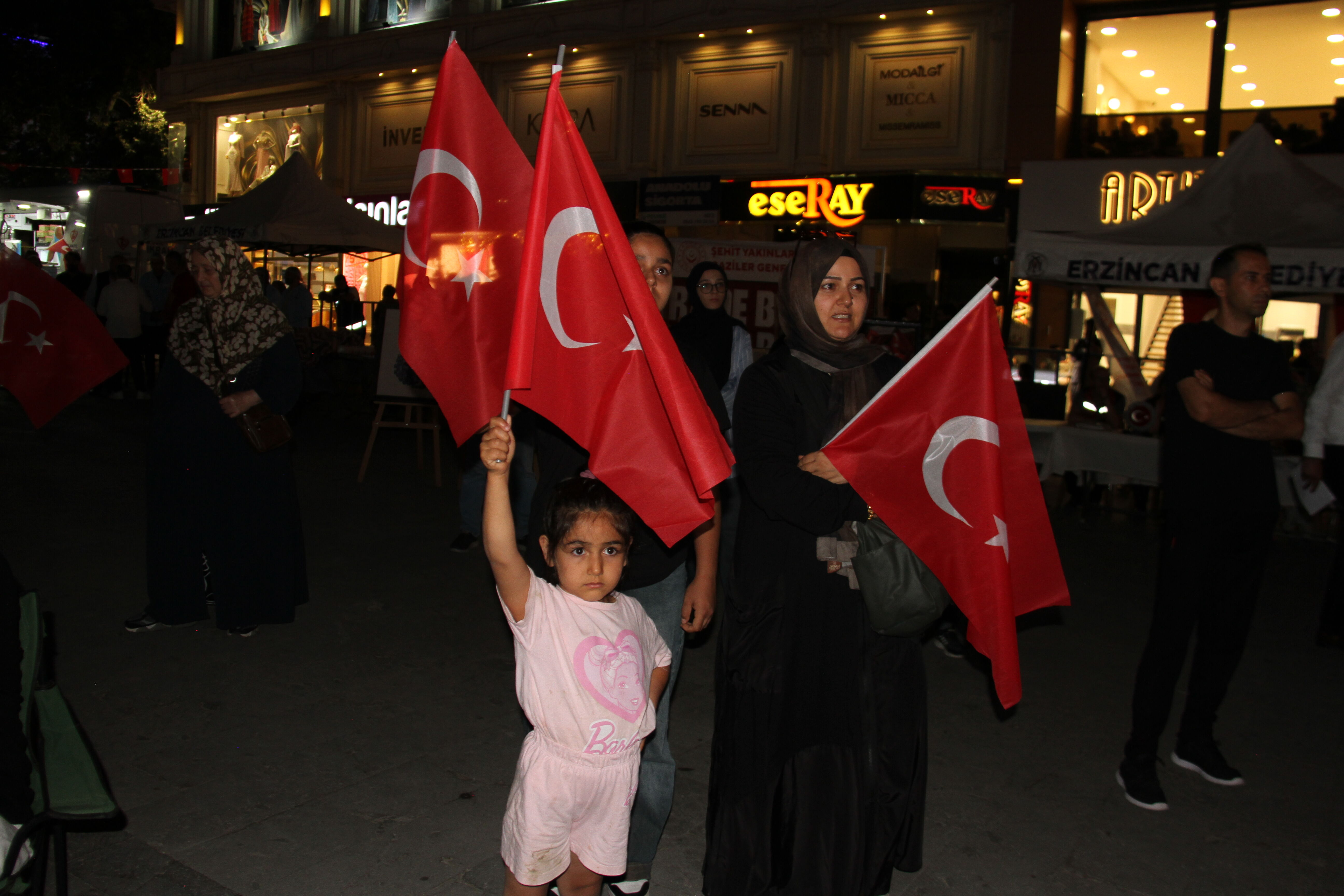 Erzincan'da 15 Temmuz Ruhu Yeniden Canlandı Meydanlar Tek Yürek Oldu3