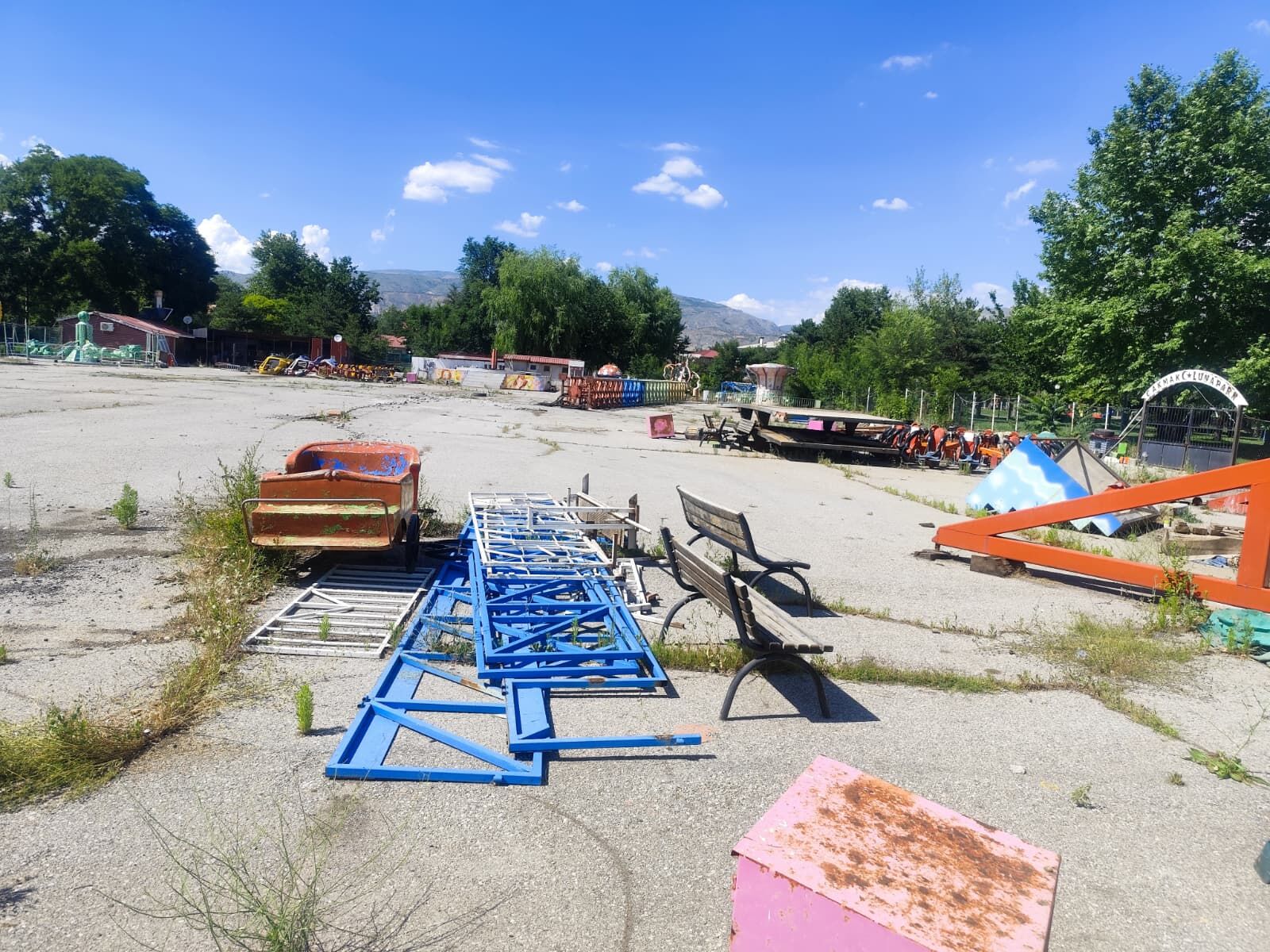 Erzincan'da Bir Dönem Sona Erdi! Lunapark Yeni Adresine Taşınıyor1
