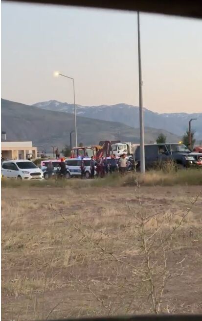 Erzincan'da Toki̇ Bölgesinde Kavga! Polis Güçlükle Ayırdı2