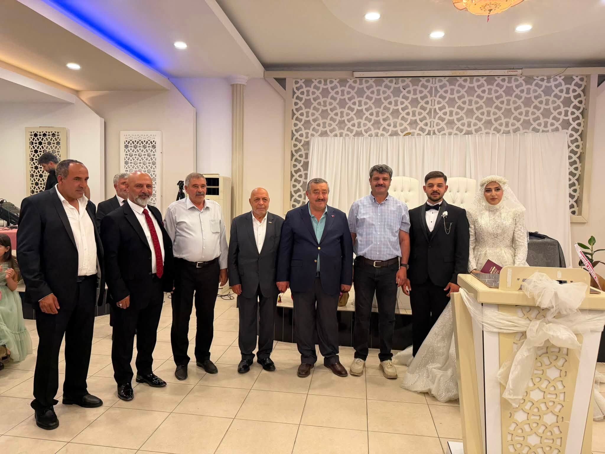Erzincandaki Düğüne Ünlü Simalar Katıldı (2)