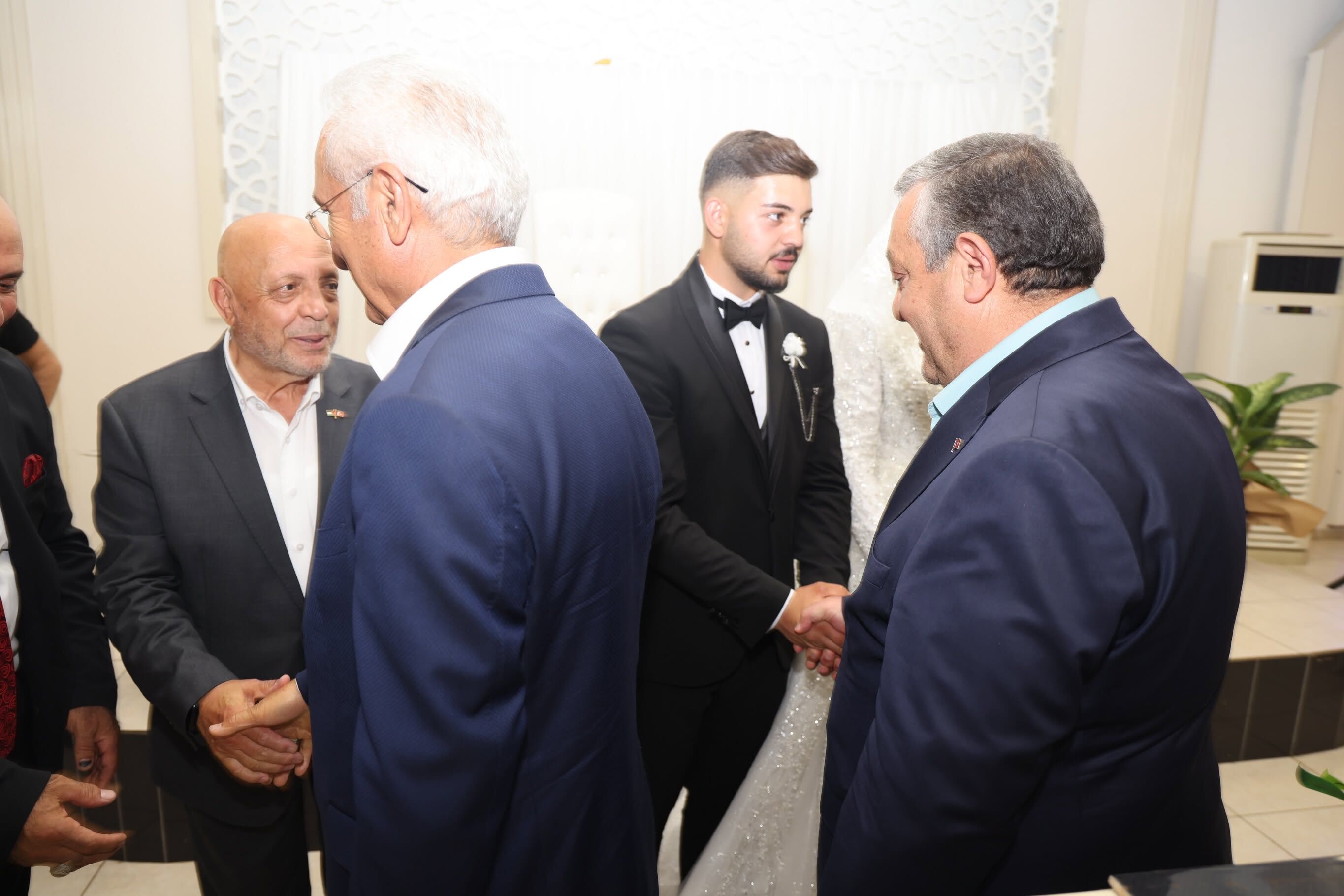 Erzincandaki Düğüne Ünlü Simalar Katıldı (4)