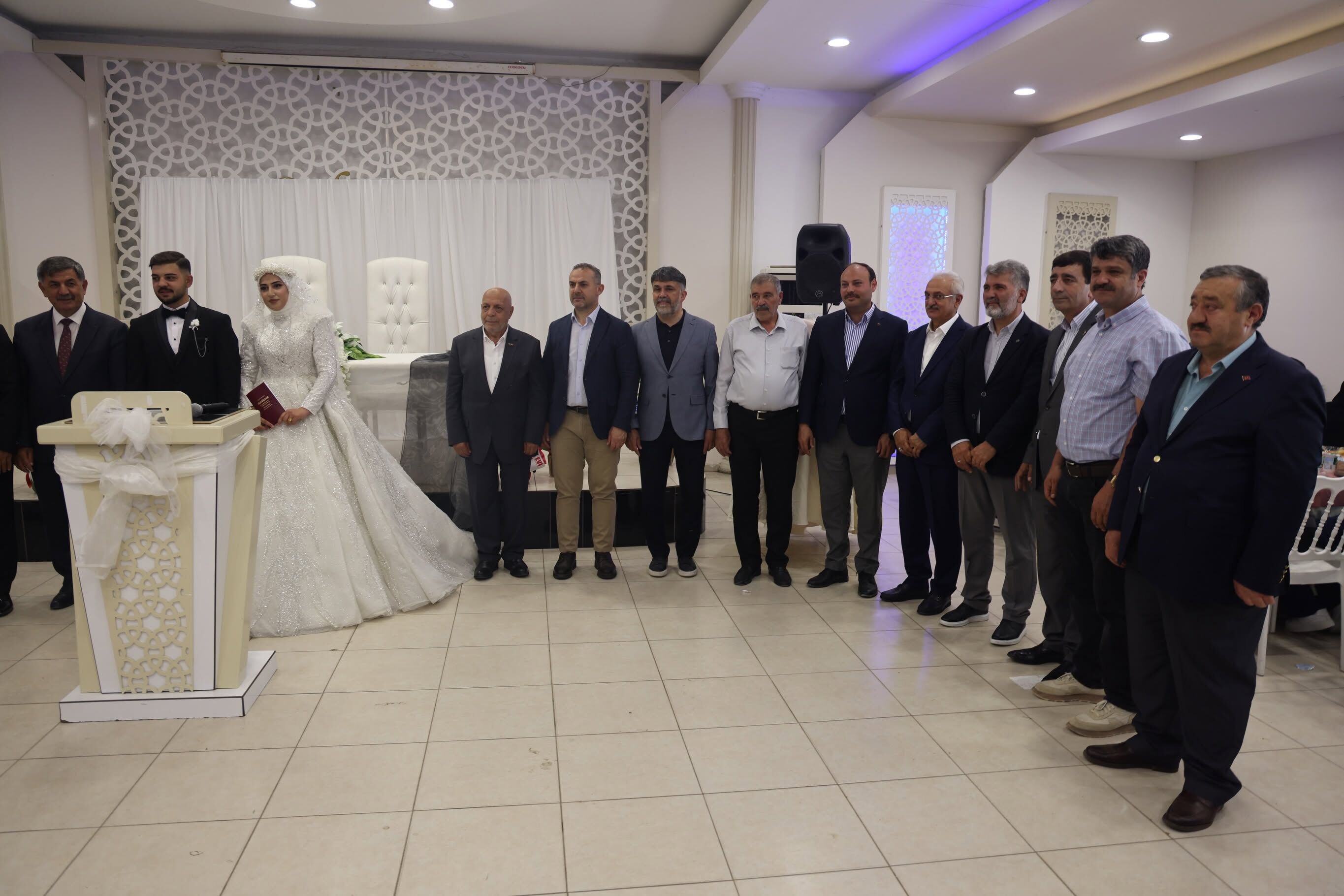 Erzincandaki Düğüne Ünlü Simalar Katıldı (5)