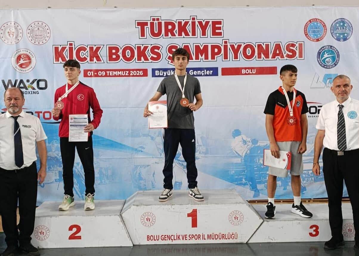 Erzincan'ın Altın Yumruğu Türkiye Şampiyonu Oldu (2)