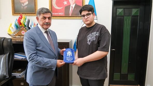 Erzincan'ın Gururu Oldular! 500 Tam Puan Alan Şampiyonlara Başkan Aksun'dan Özel Tebrik (3)
