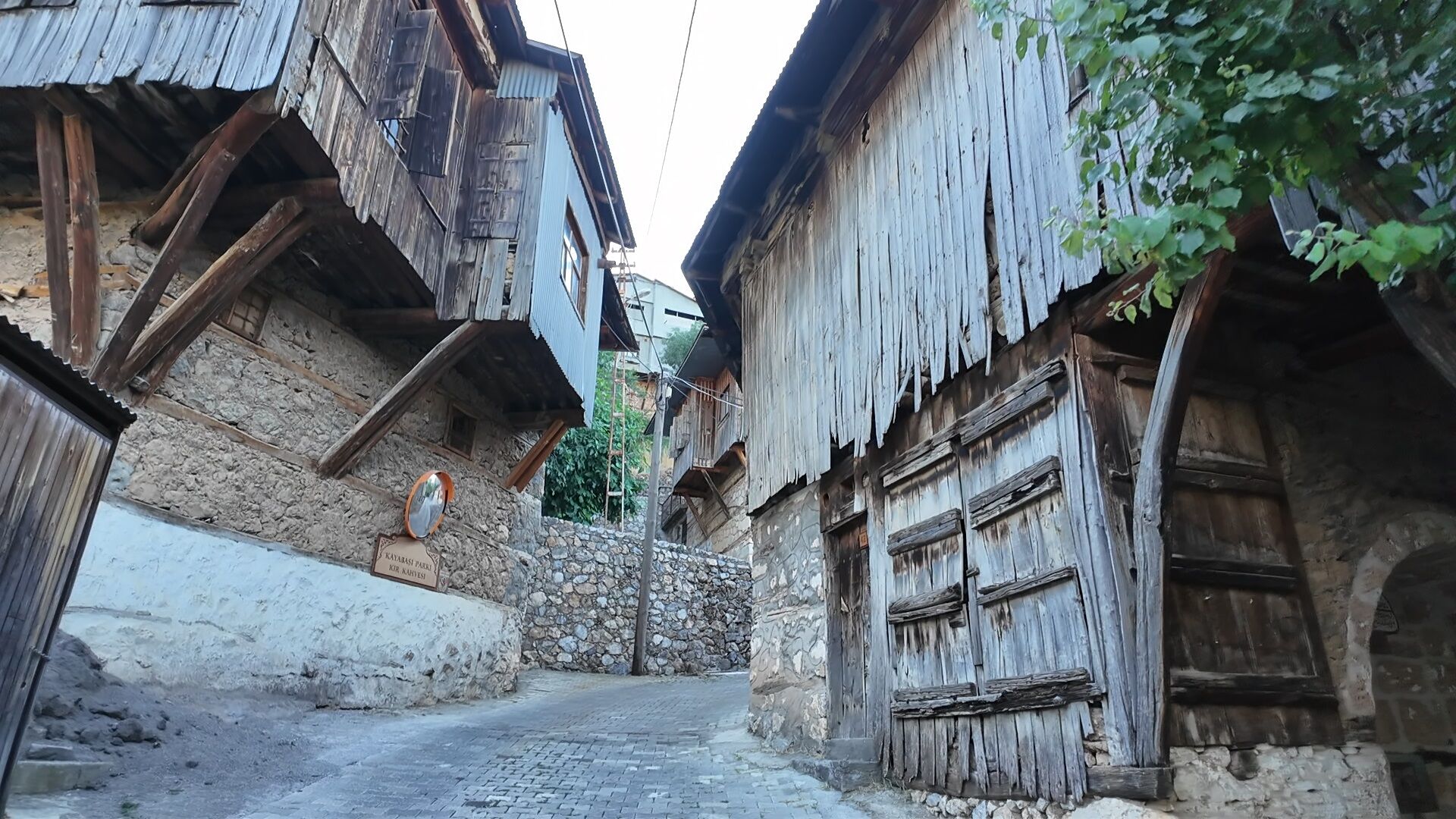 ‘Orda Bir Köy Var Uzakta’ Şiiri Erzincan’ın Hangi Köye Yazılmış. İşte O Köy111