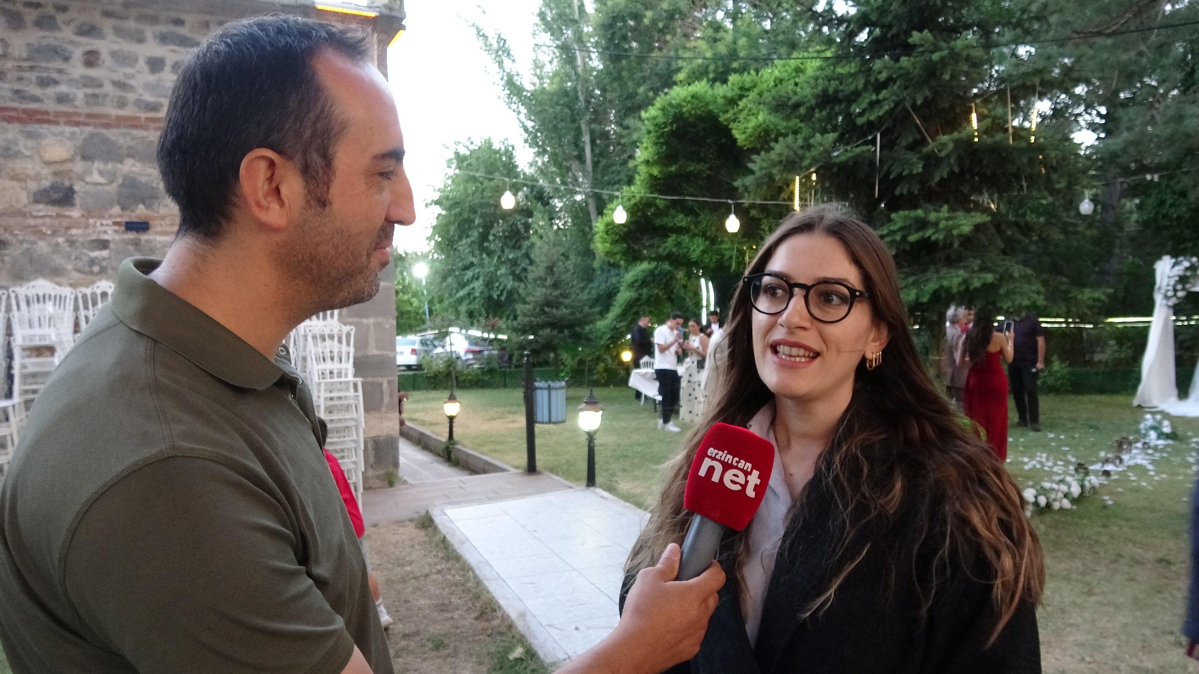 Paris'ten Erzincan'a Uzanan Aşk! Farklı Kültürler Aynı Halayda Buluştu4-1