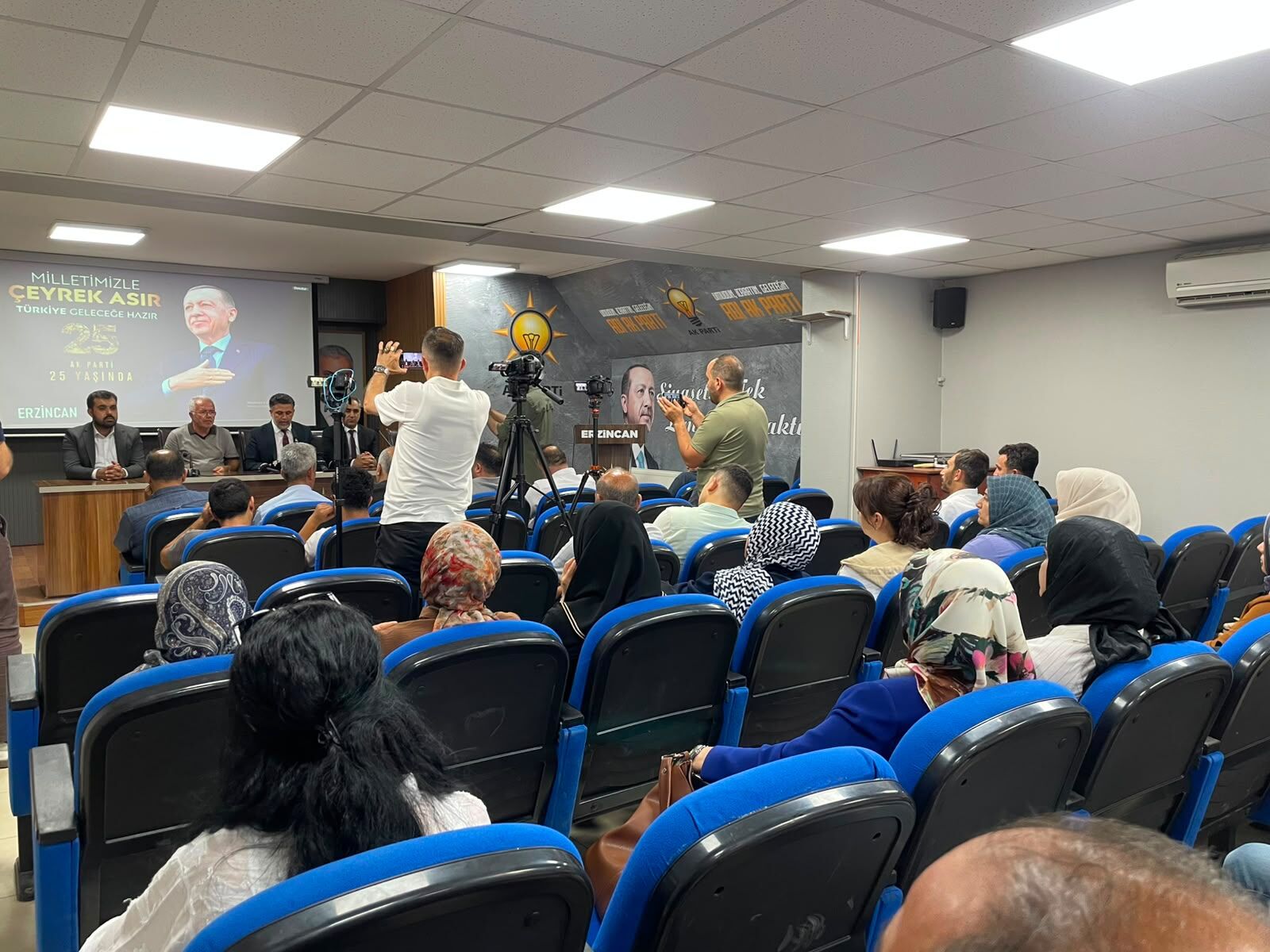 Ak Parti’nin Çeyrek Asırlık Serüveni Erzincan’da Masaya Yatırıldı (3)