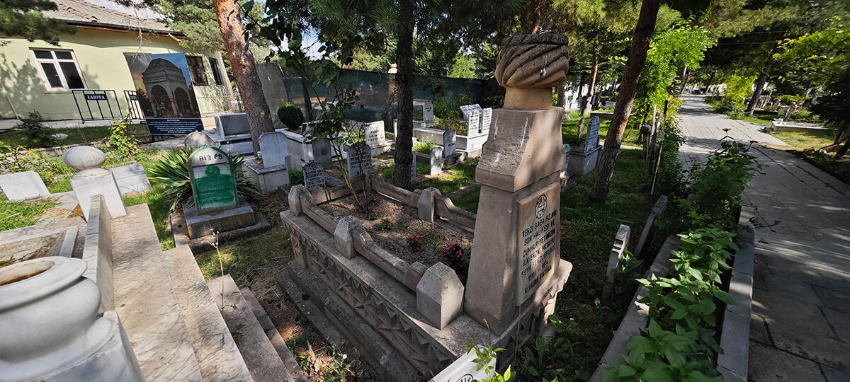 Atatürk’ün Yanındaki Erzincanlı Zat Kim Mezarı Erzincan’da.1