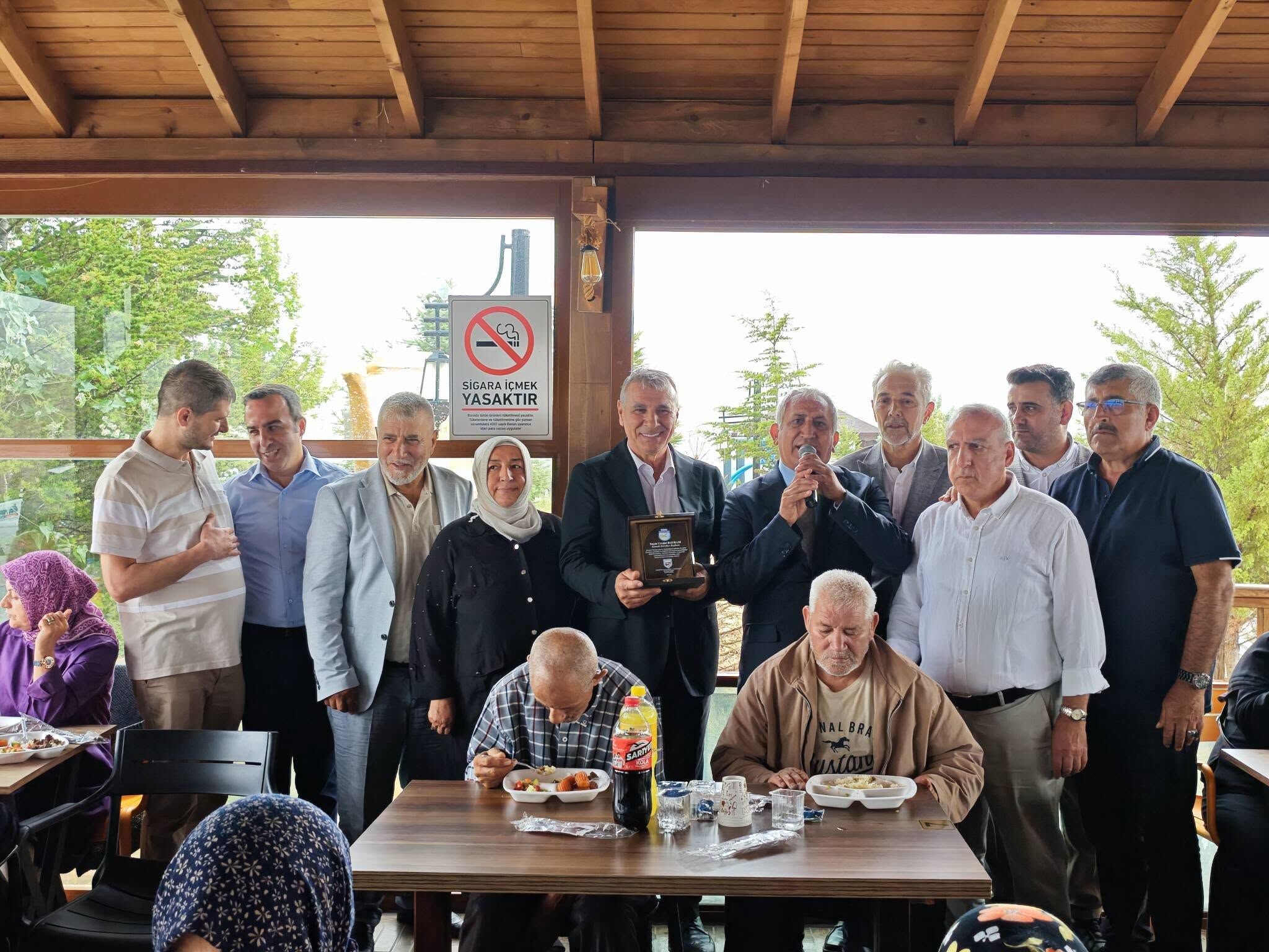 Başkan Bayram’a Çalışmaları Nedeniyle Plaket! Erzincan’da Anlamlı Buluşma (6)