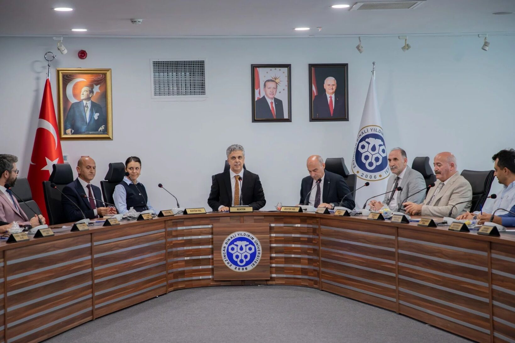 Ebyü Senato-1