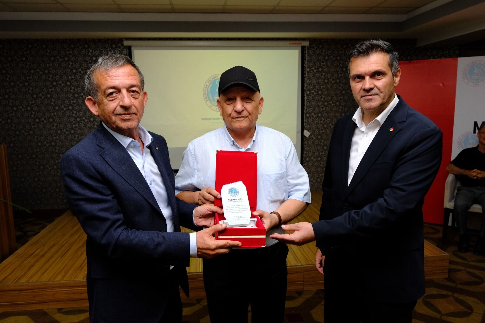 Erzincan’da 40 Yıllık Ticaret Hikâyeleri Ödüllendirildi! İşte O İsimler (3)