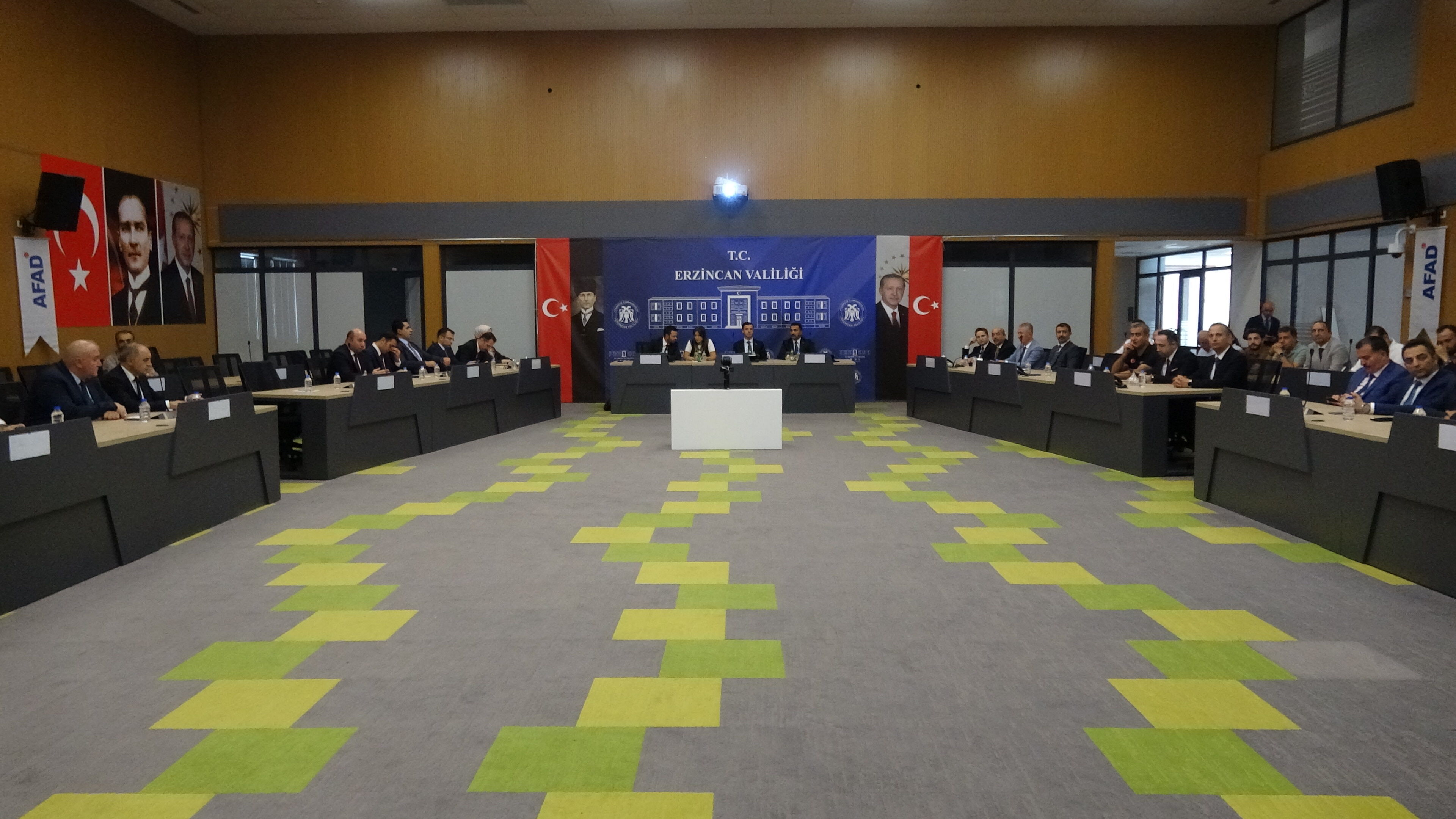 Erzincan’da Alarm Veren Toplantı! İş Kazalarını Önlemek İçin Kritik Uyarılar Masaya Yatırıldı2
