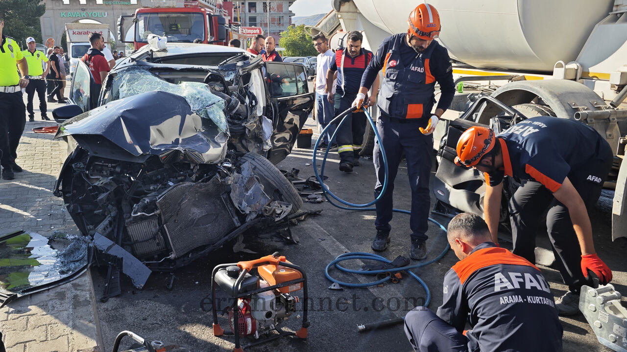 Erzincan’da Feci Kaza Aynı Aileden 3 Kişi Yaralandı 4