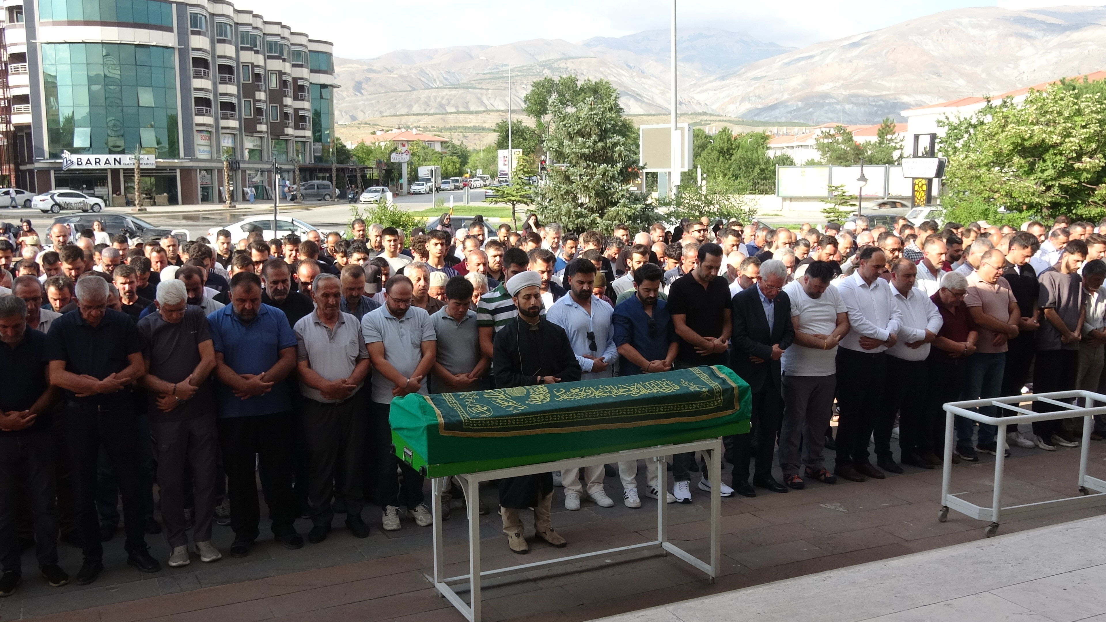 Erzincan’da Ölü Bulunmuştu Bugün Toprağa Verildi1