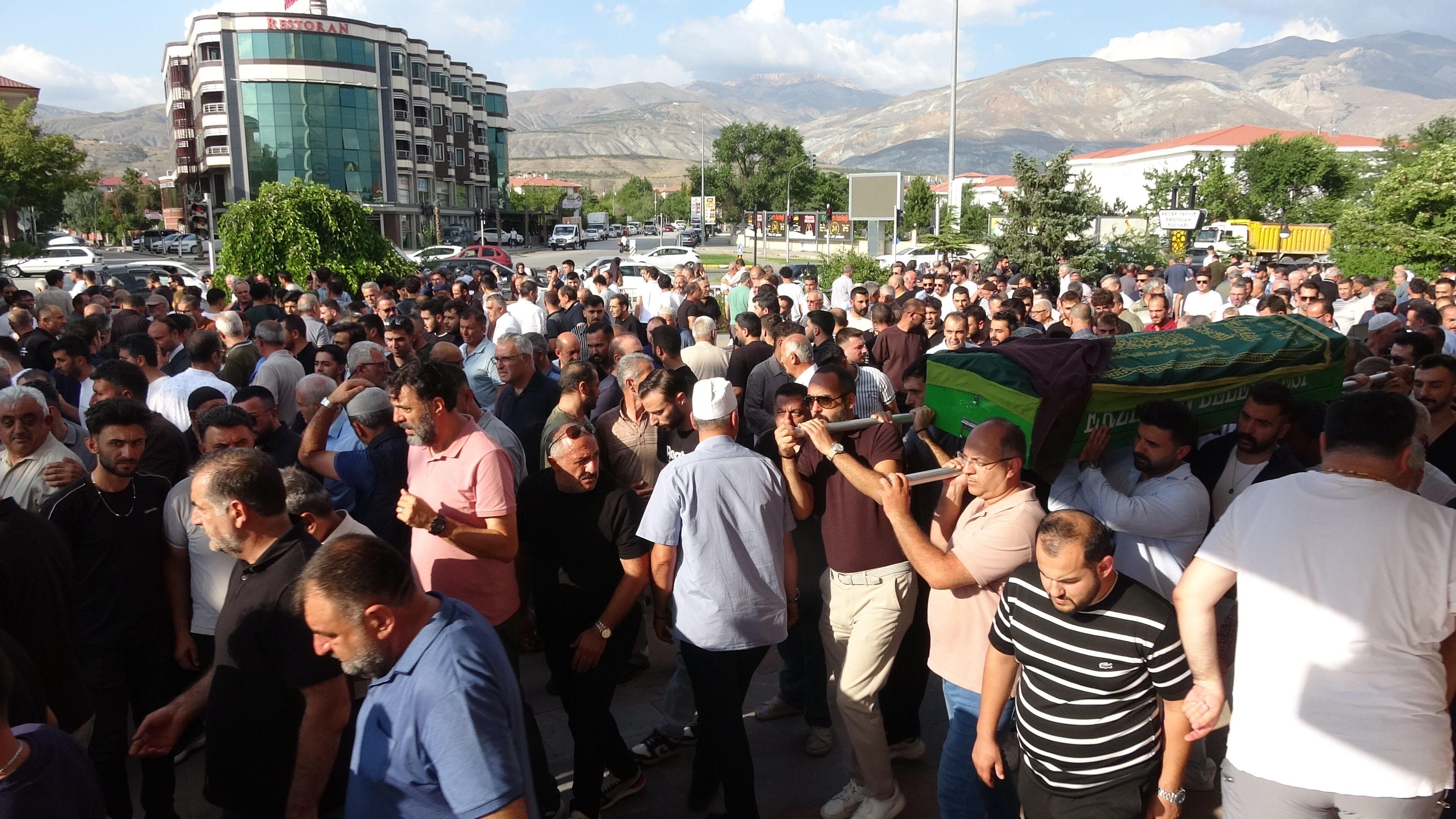 Erzincan’da Ölü Bulunmuştu Bugün Toprağa Verildi3