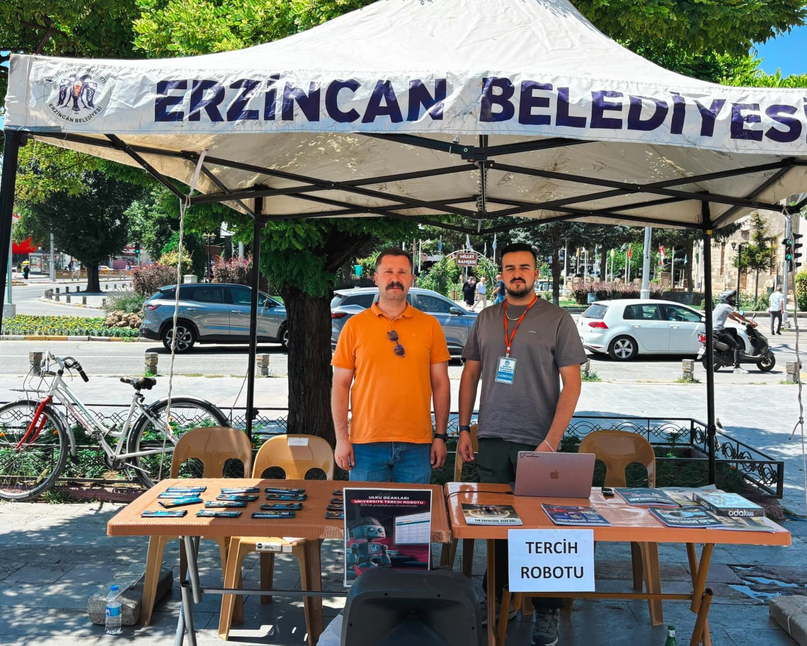 Erzincan'da Tercih Maratonuna Rehberlik Desteği! Gençler İçin Danışmanlık Noktası Kuruldu (2)