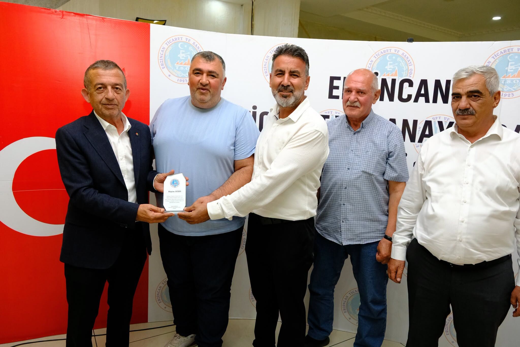 Erzincan’ın Ticaretine 40 Yıldır Katkı Sağlıyorlar 15 İsim Ödüllendirildi (3)