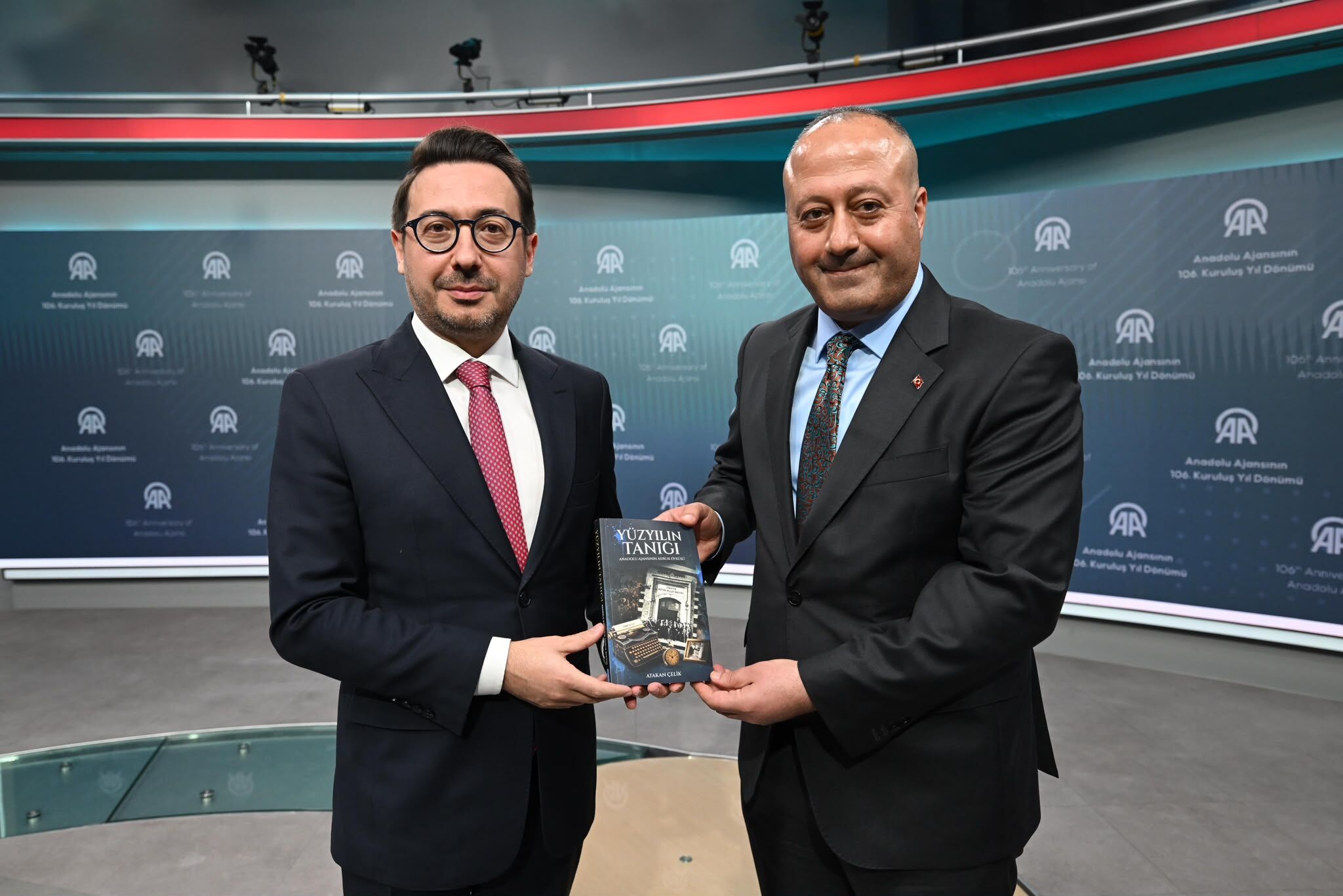 Erzincanlı Bölge Müdürü Ve Gazeteci Çelik, Kitabını Okurla Buluşturdu (5)