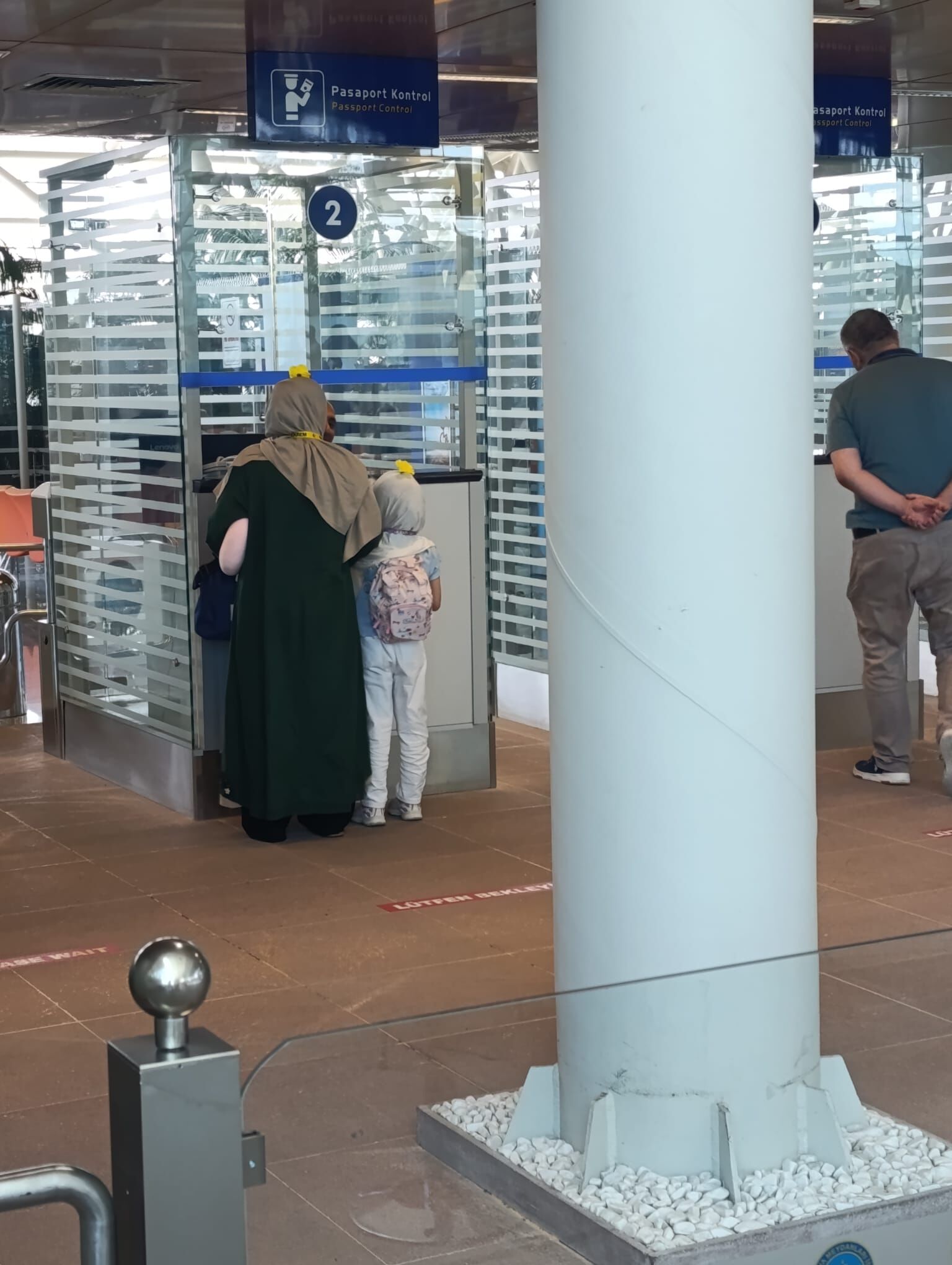 Kutsal Topraklara Erzincan’dan Doğrudan Uçuş Havalimanında Sarı Papatyalı Umre Uğurlaması