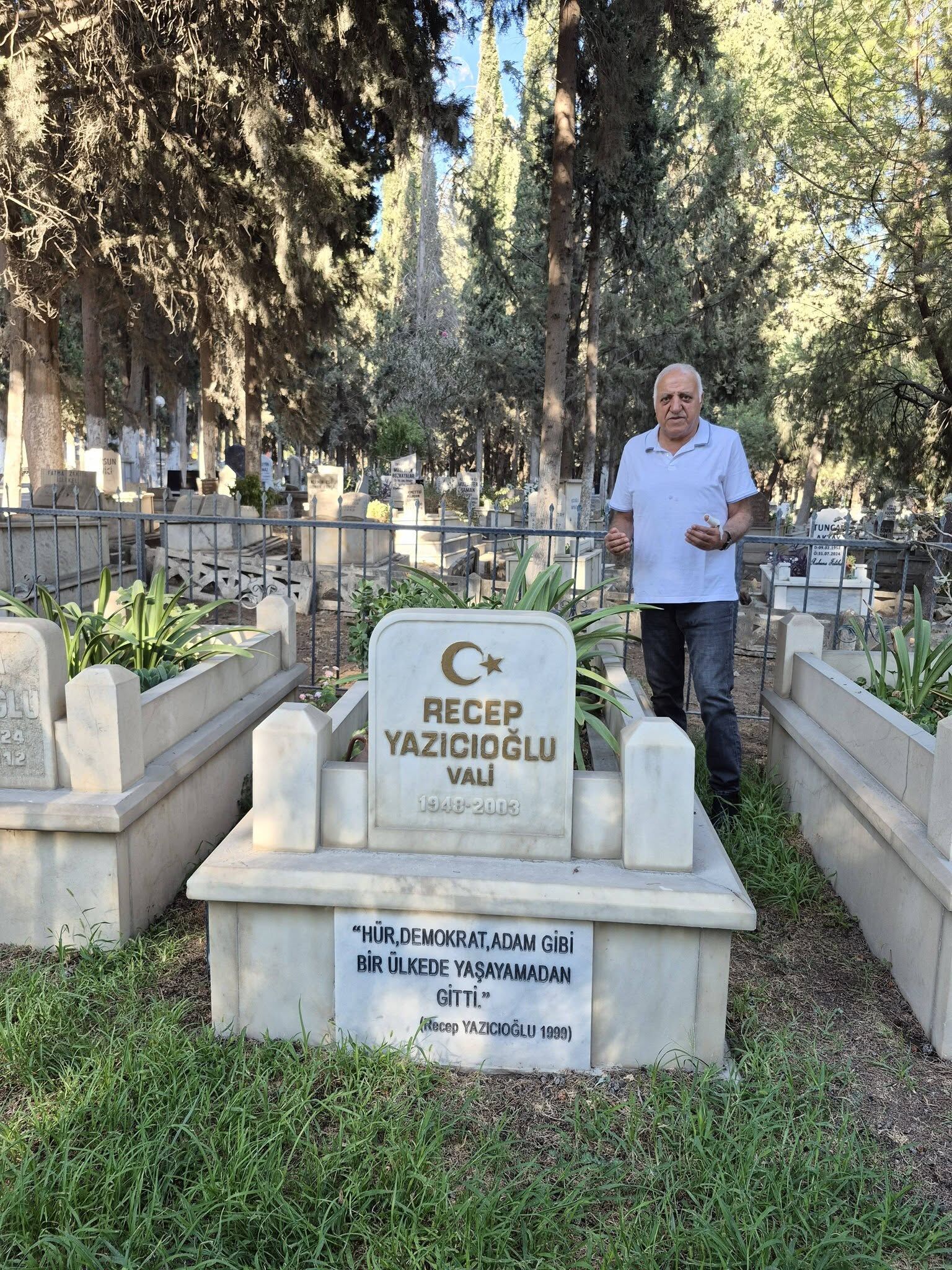 Mustafa Kul Recep Yazıcıoğlunun Kabrinde (3)