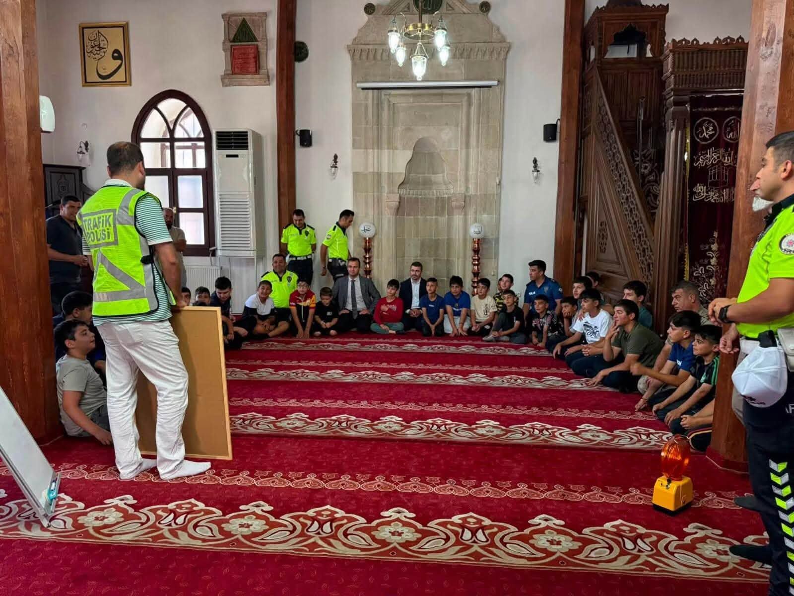 Refahiye’de Öğrencilere Hem Manevi Hem Trafik Eğitimi (3)
