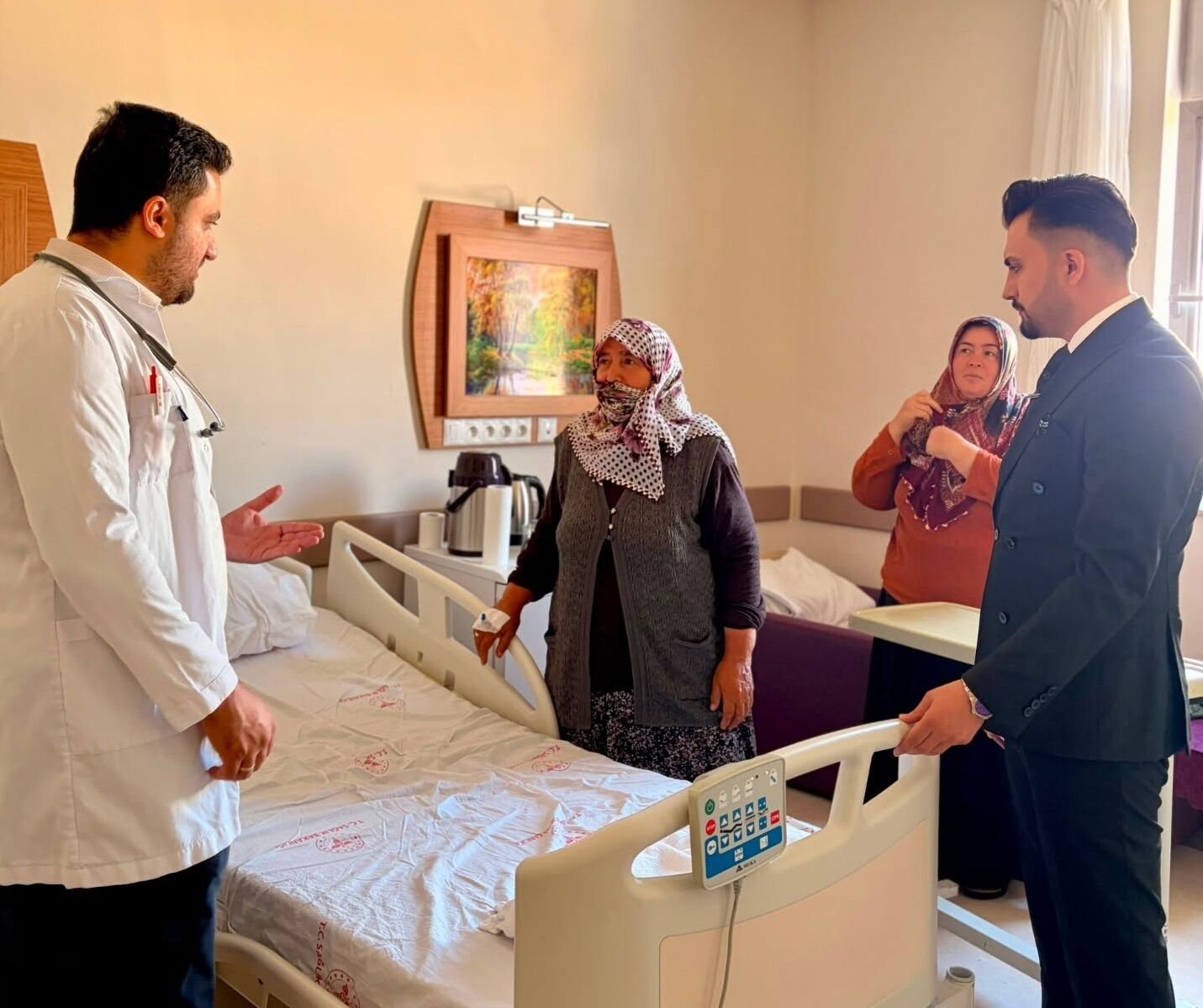 Tercan İlçe Devlet Hastanesi Başhekim Dr. Muhammed Fatih Irmak Ile İç Hastalıkları Uzmanı Dr. Yusuf Çakmak-1