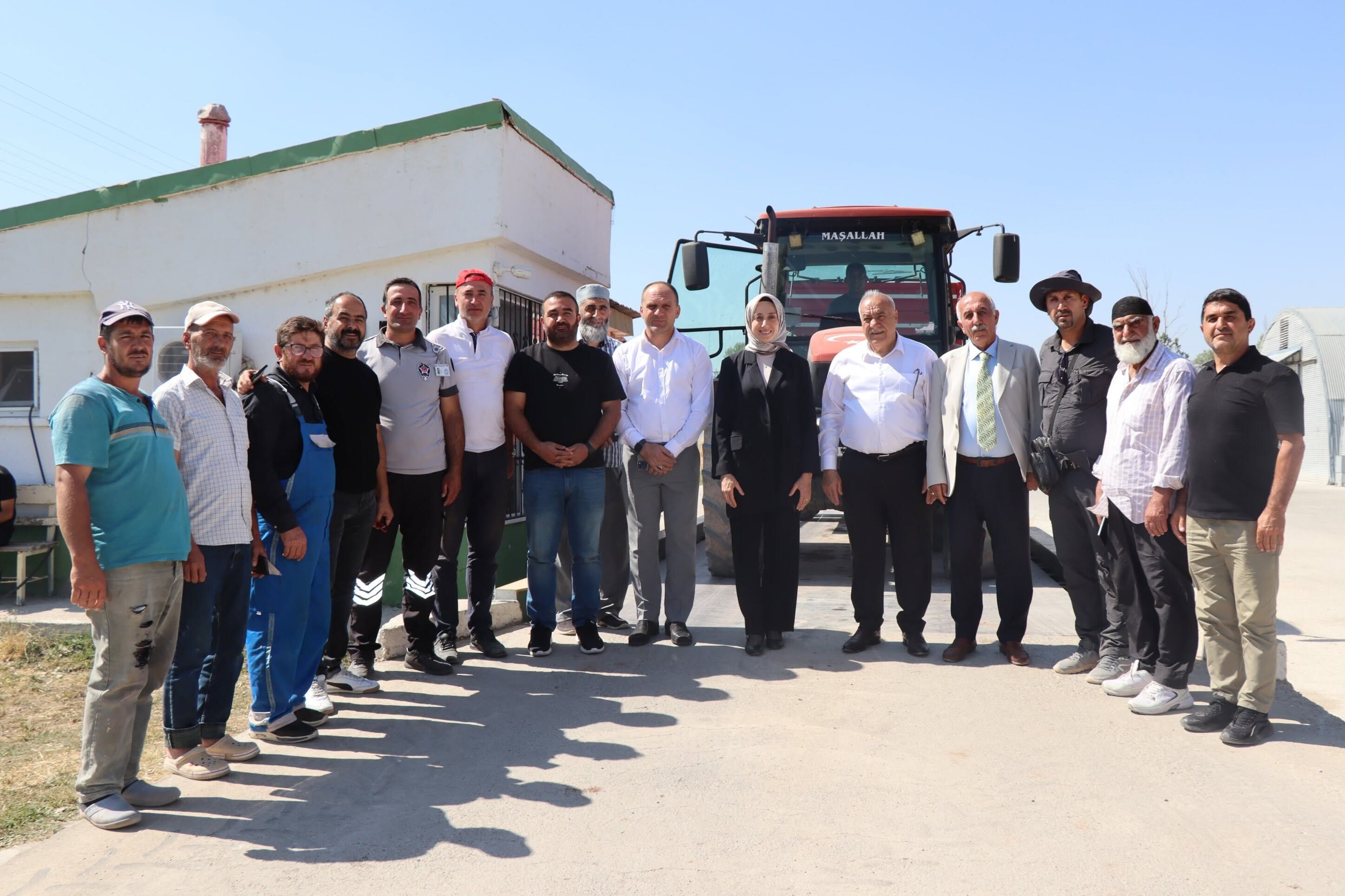 Tercan Kaymakamı Neslihan Kısa Duman Tmo Alım Noktasında Üreticilerle Buluştu (1)