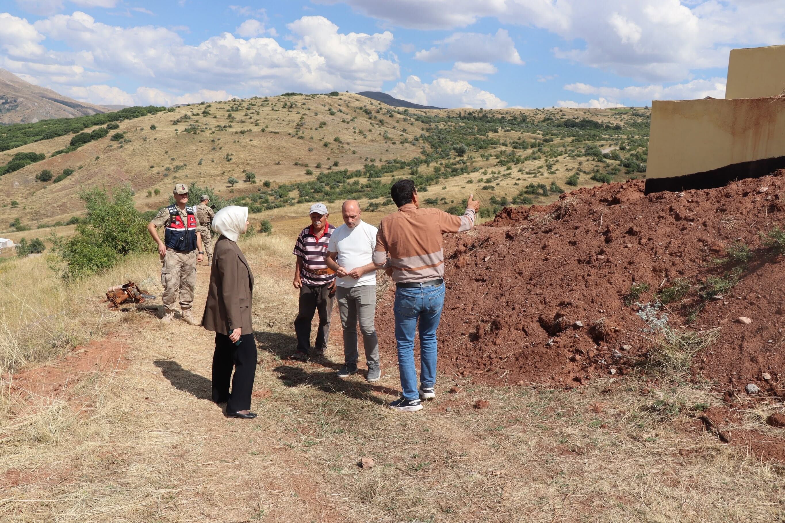 Tercan’da Köylerin Altyapısı Güçleniyor 4 Köyde Çalışma (2)