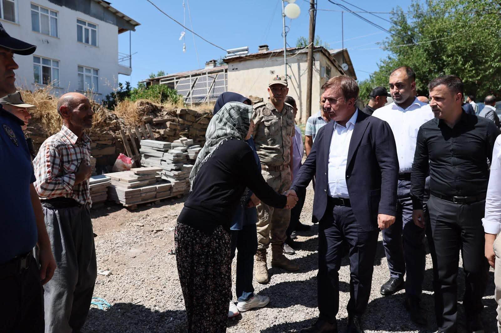Vali Yangın Bölgesinde (1)