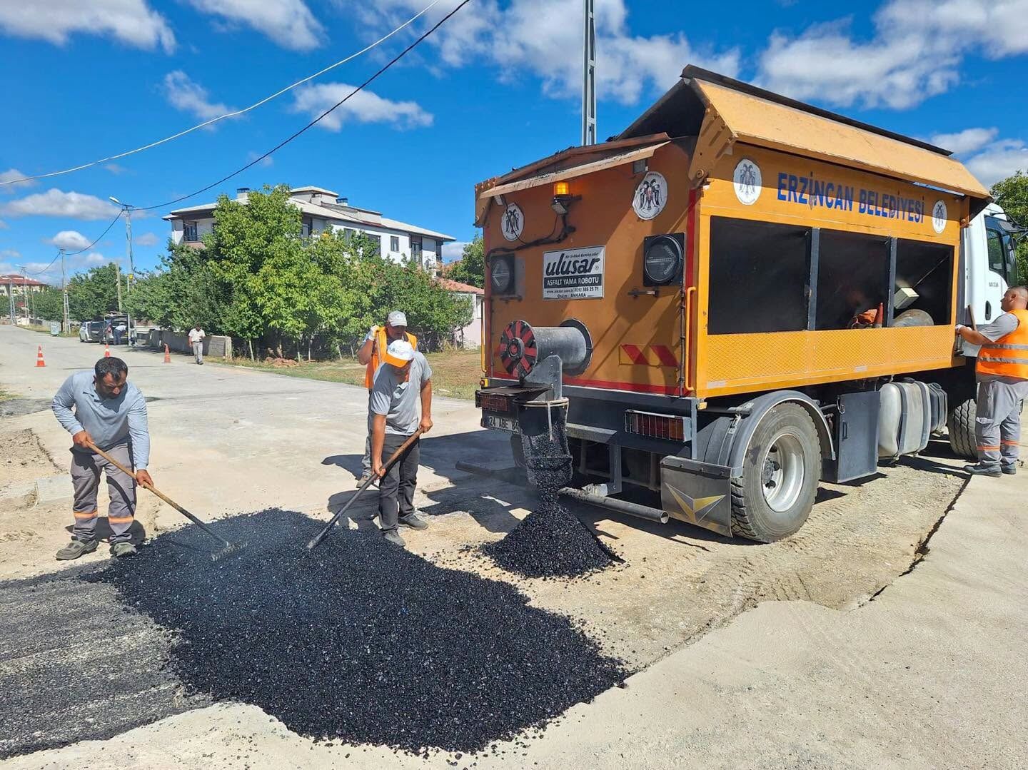 Erzincan Belediyesi’nden Yol Ve Kaldırımlarda Bakım Onarım Çalışması-1