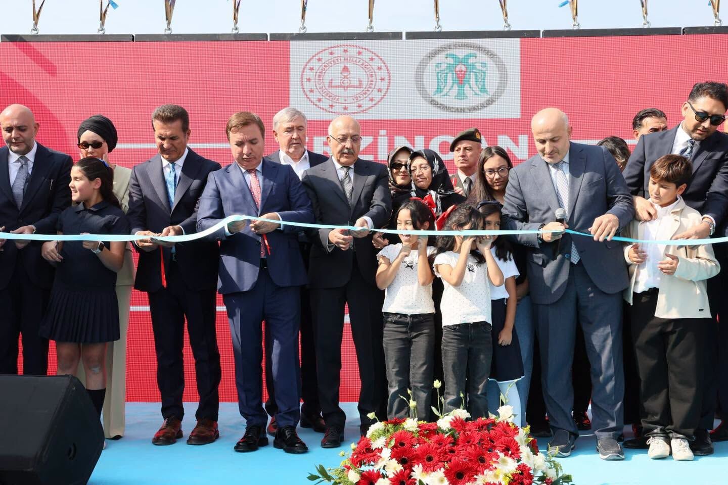 Erzincan Eski Milletvekili Ve Ailesi Okul Yaptırdı.. (5)