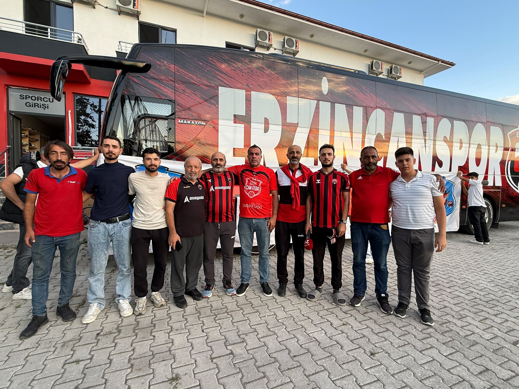 Erzincan Tribünlerinde Tek Yürek! İki Grup Güçlerini Birleştirdi (1)