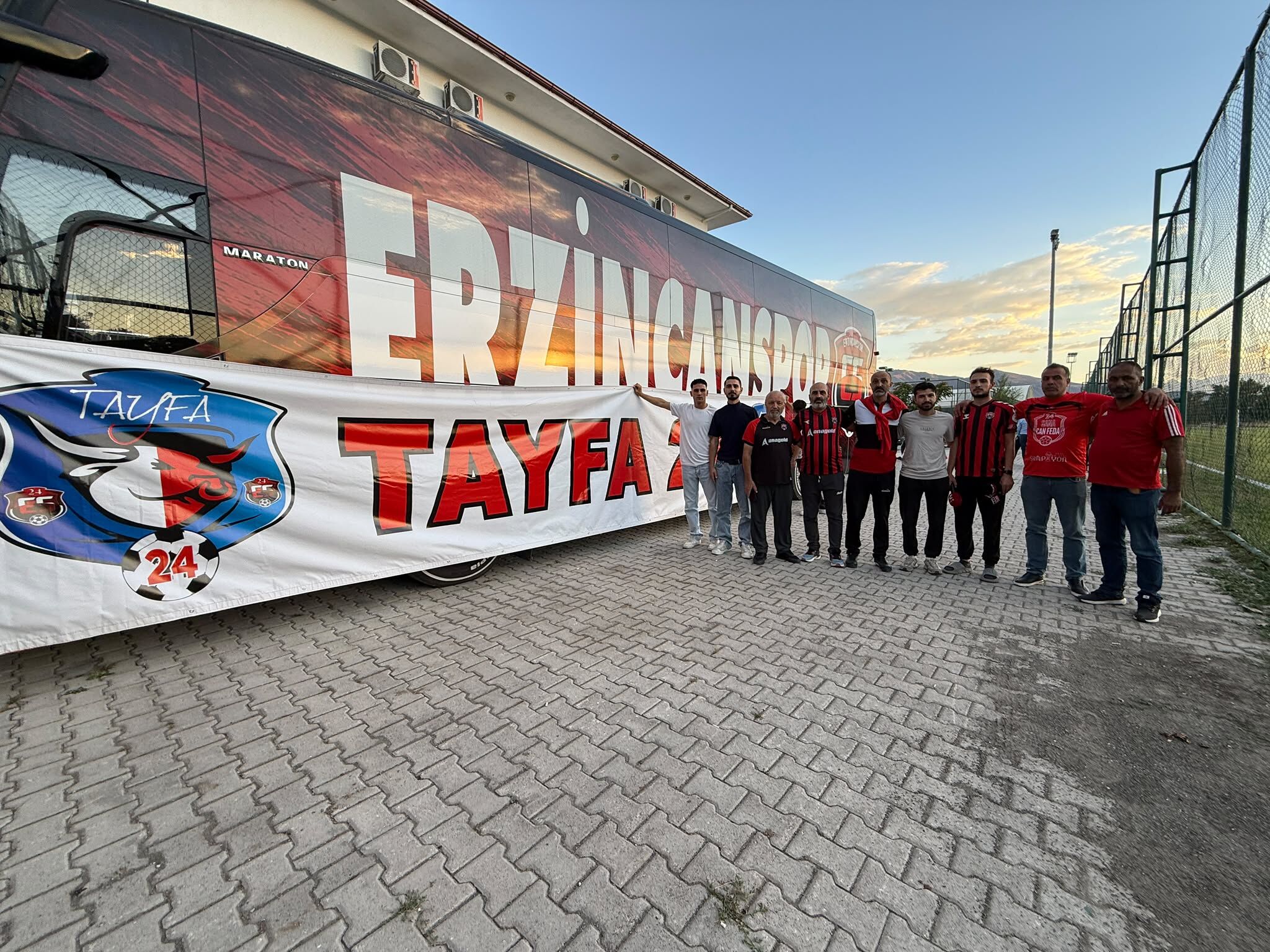 Erzincan Tribünlerinde Tek Yürek! İki Grup Güçlerini Birleştirdi (2)