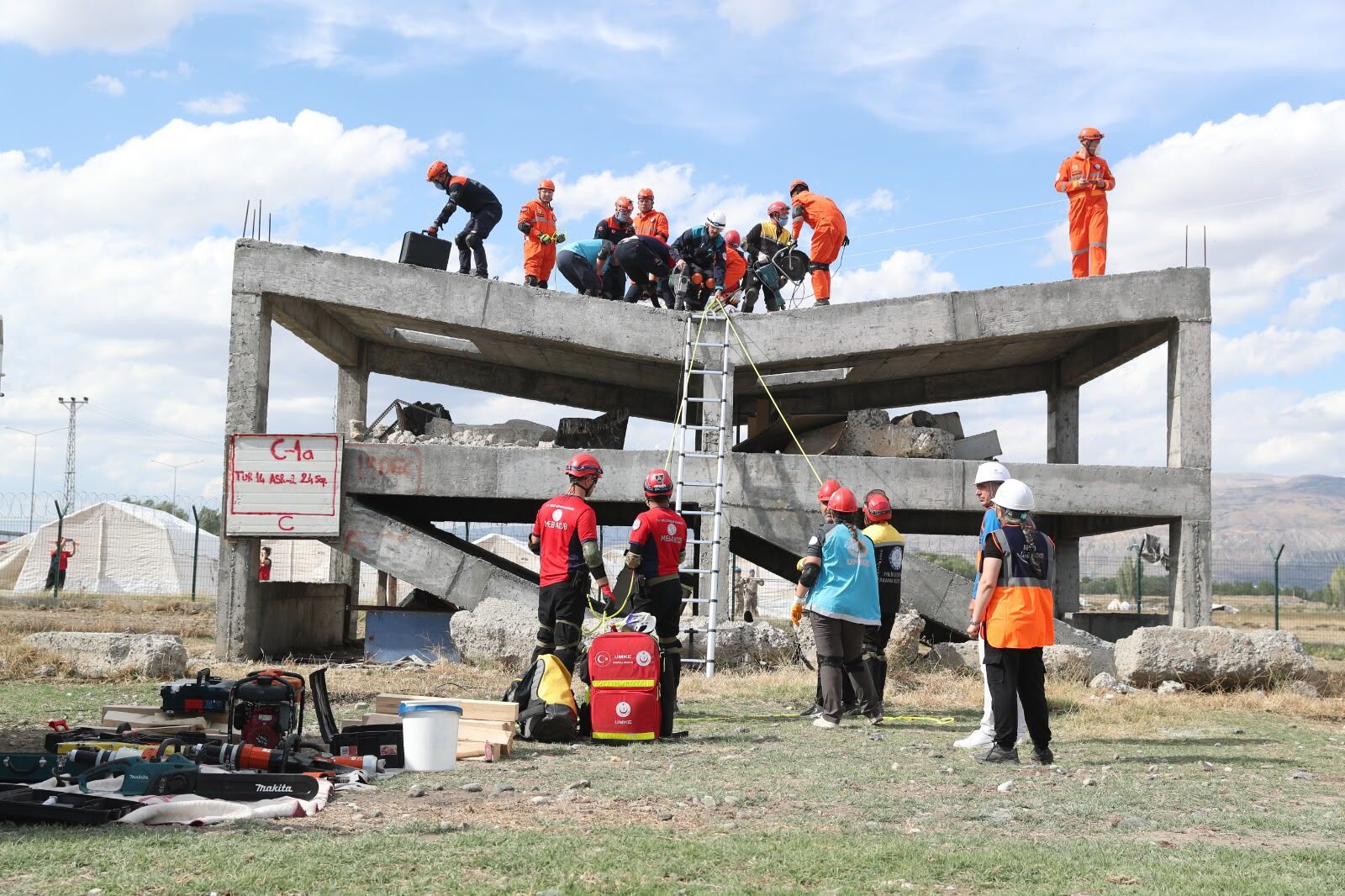 Erzincan’da Deprem Alarmı! 207 Araç Ve 1.052 Personel Sahaya Indi4