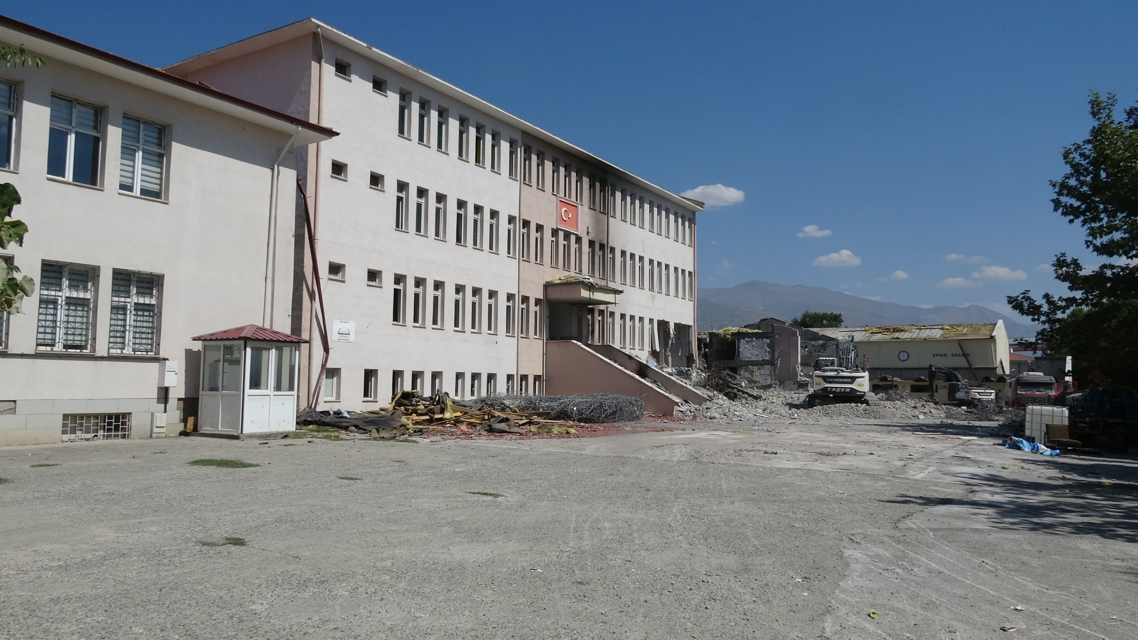 Erzincan’da İki Okulda Bu Yıl Ders Zili Başka Yerde Çaldı