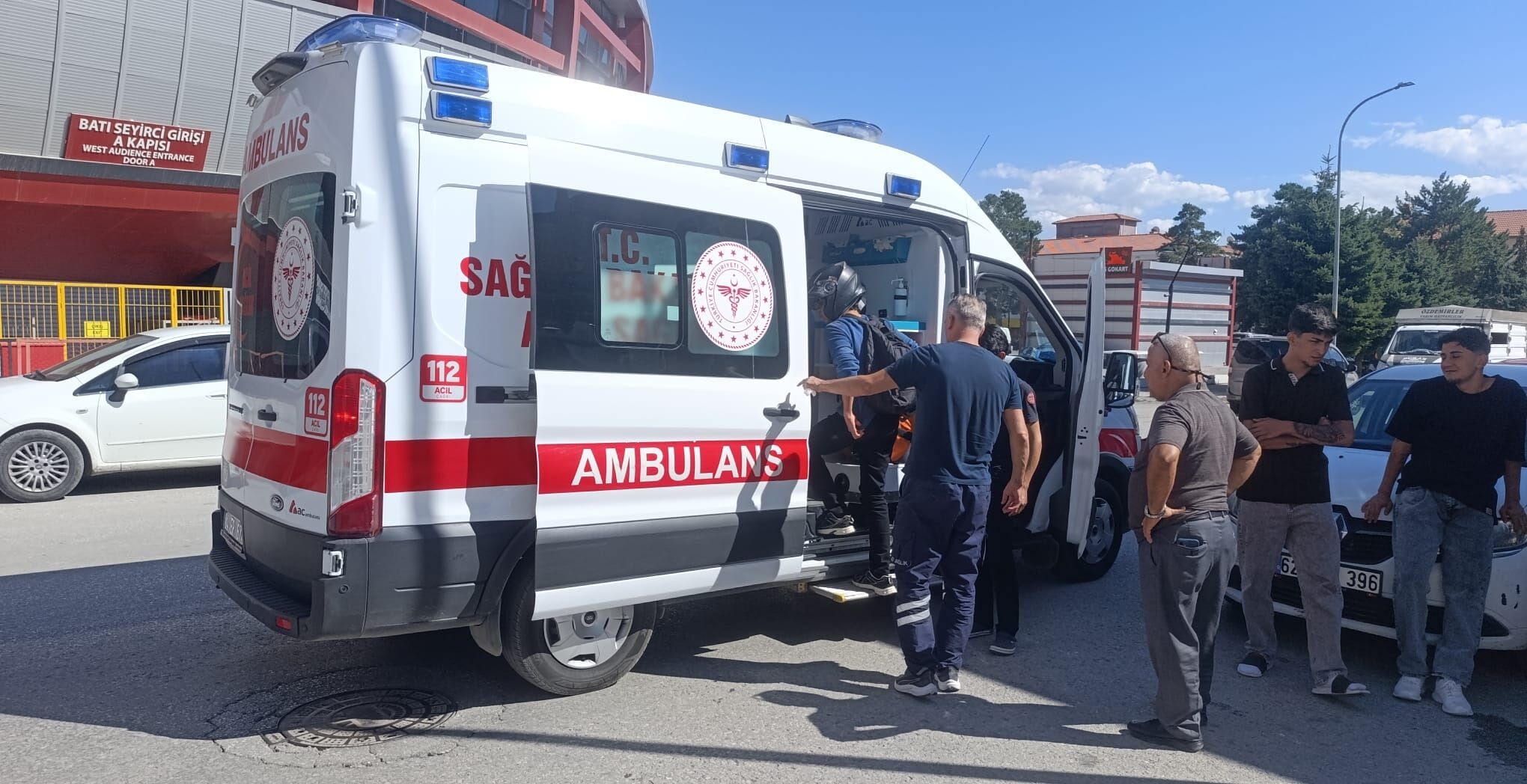 Erzincan’da Otomobil Ile Motosiklet Çarpıştı!2