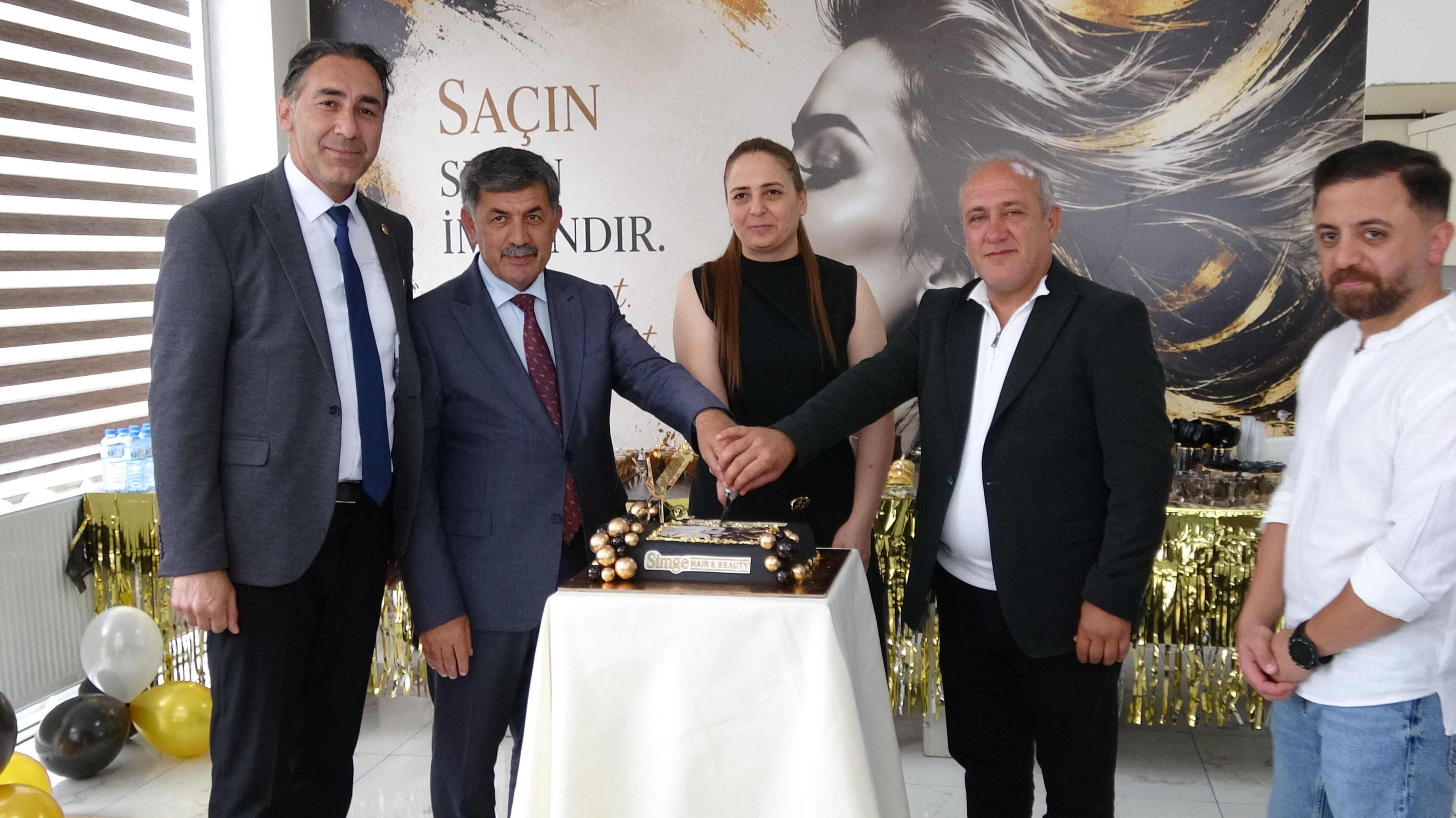 Erzincan’daki Açılışta Renkli Anlar Başkan Aksun Ve Yaşlı Teyzenin Söyleşisi Güldürdü!5