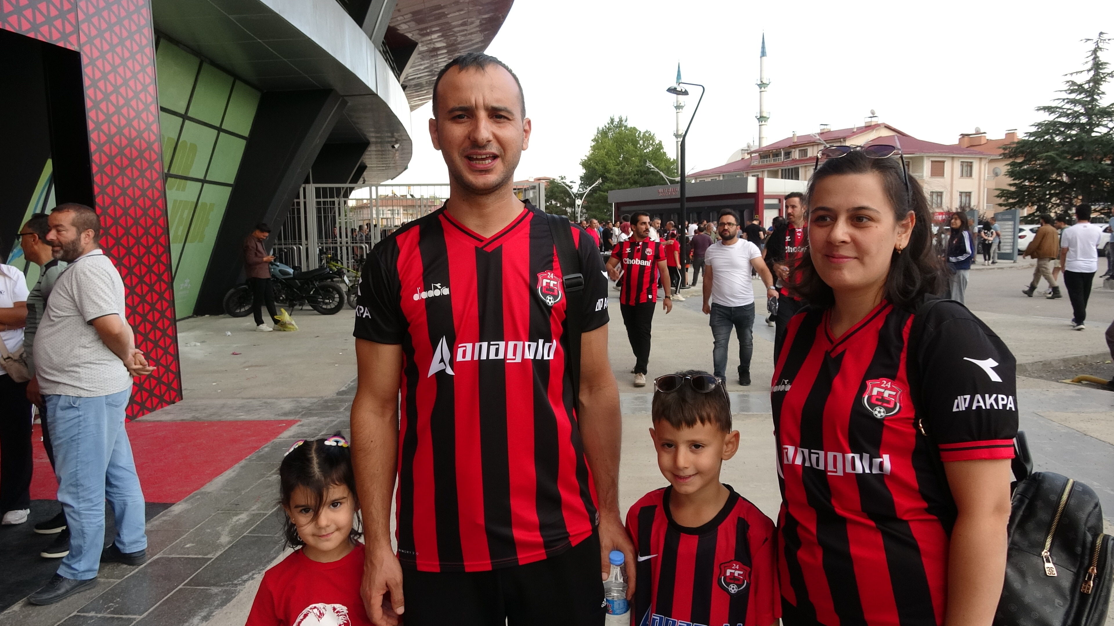 Erzincanspor Taraftarı Tek Yürek! Stadı Maç Öncesi Coşku Sardı