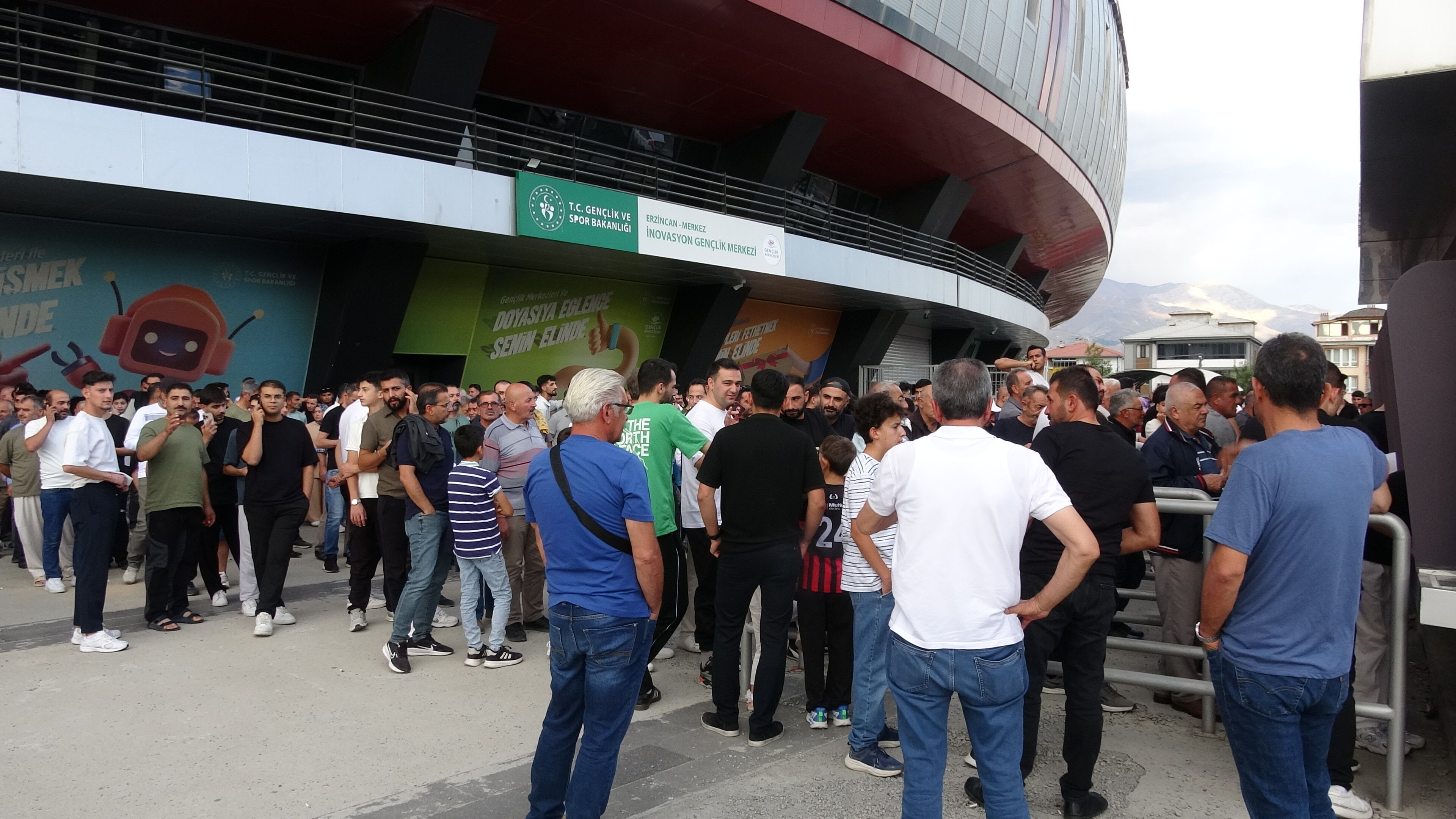 Erzincanspor Taraftarı Tek Yürek! Stadı Maç Öncesi Coşku Sardı3