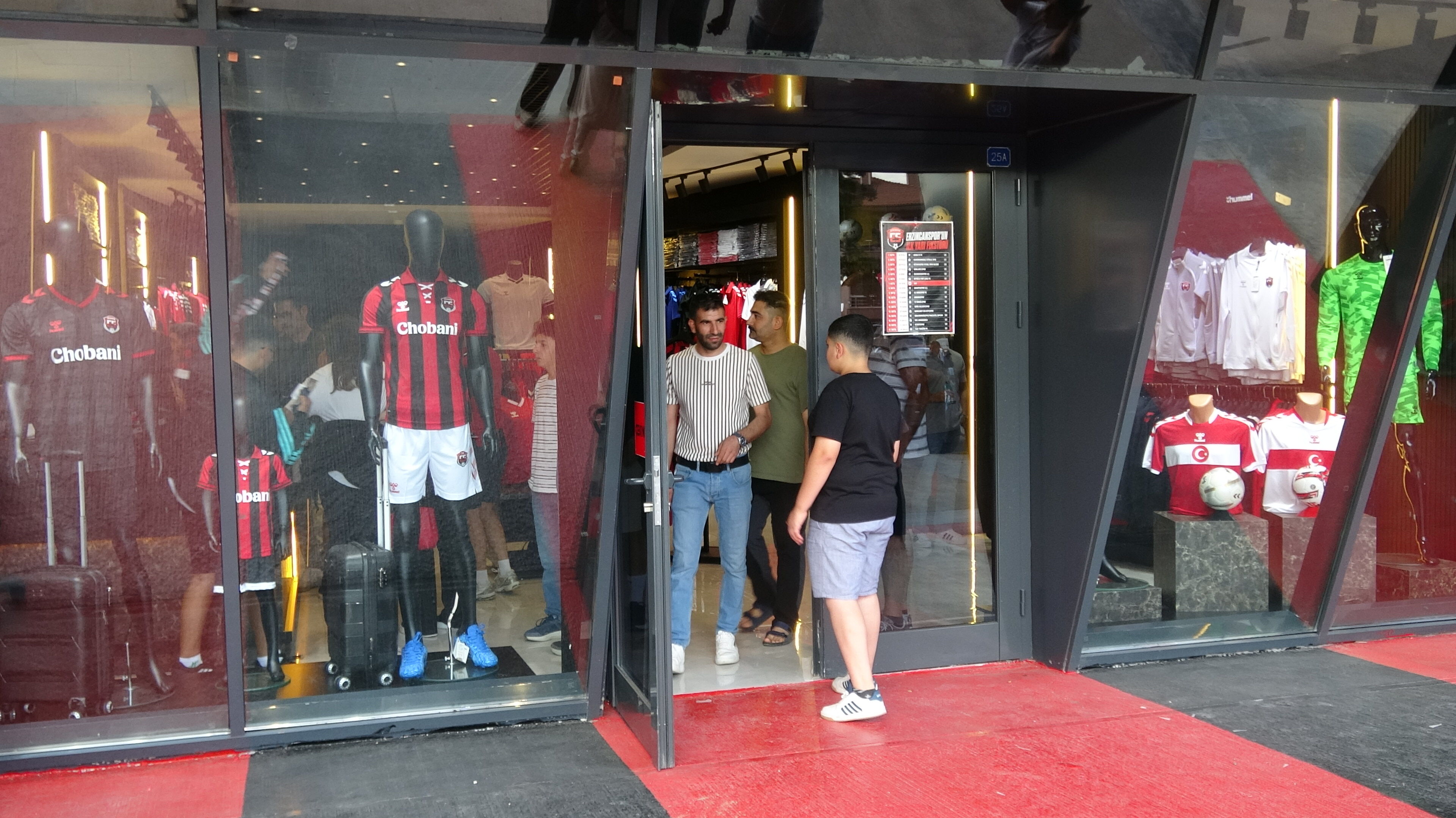 Erzincanspor Taraftarı Tek Yürek! Stadı Maç Öncesi Coşku Sardı5