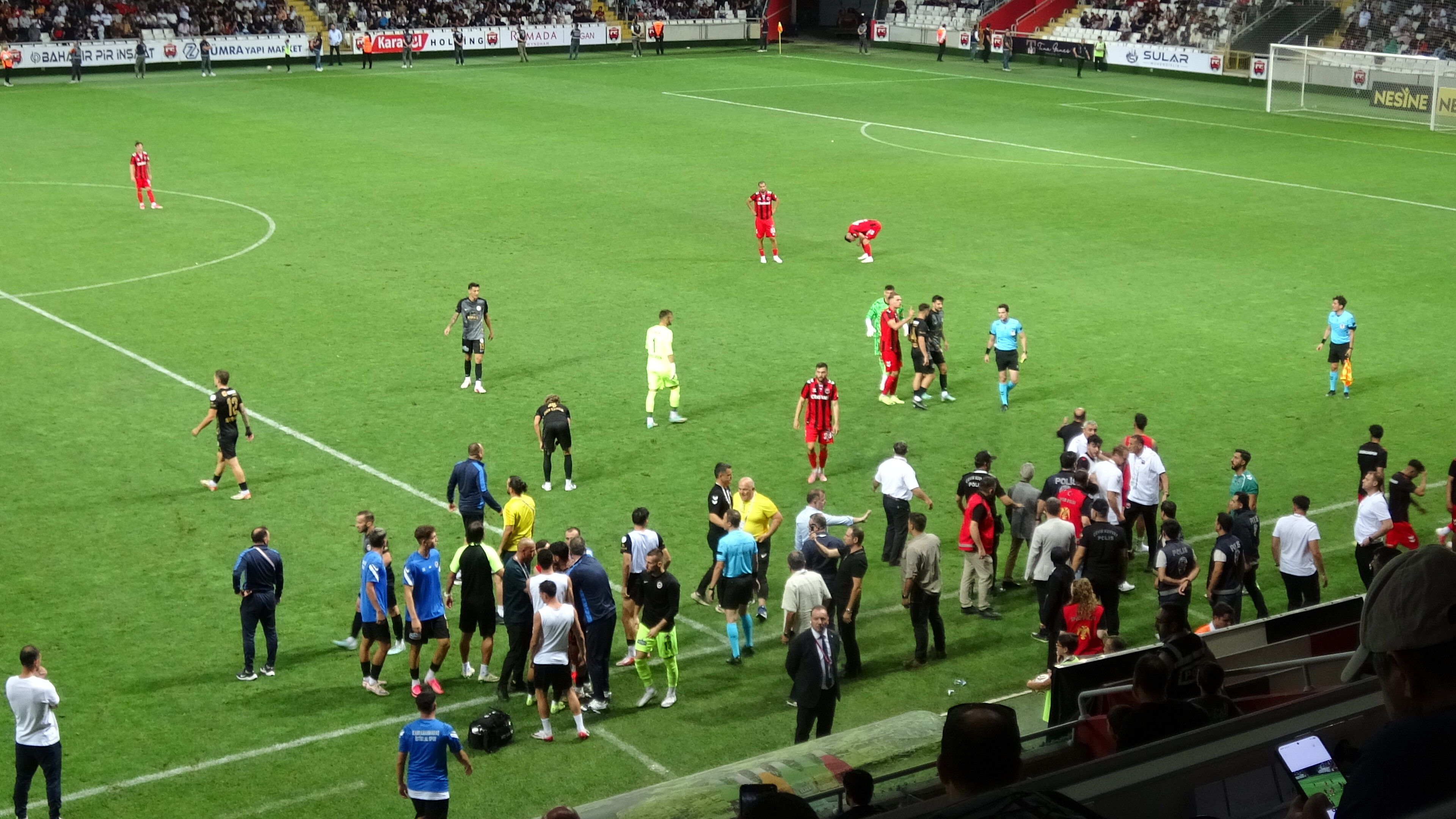 Erzincan'da Sahadaki Gerilim Bitti, Dostluk Kazandı!