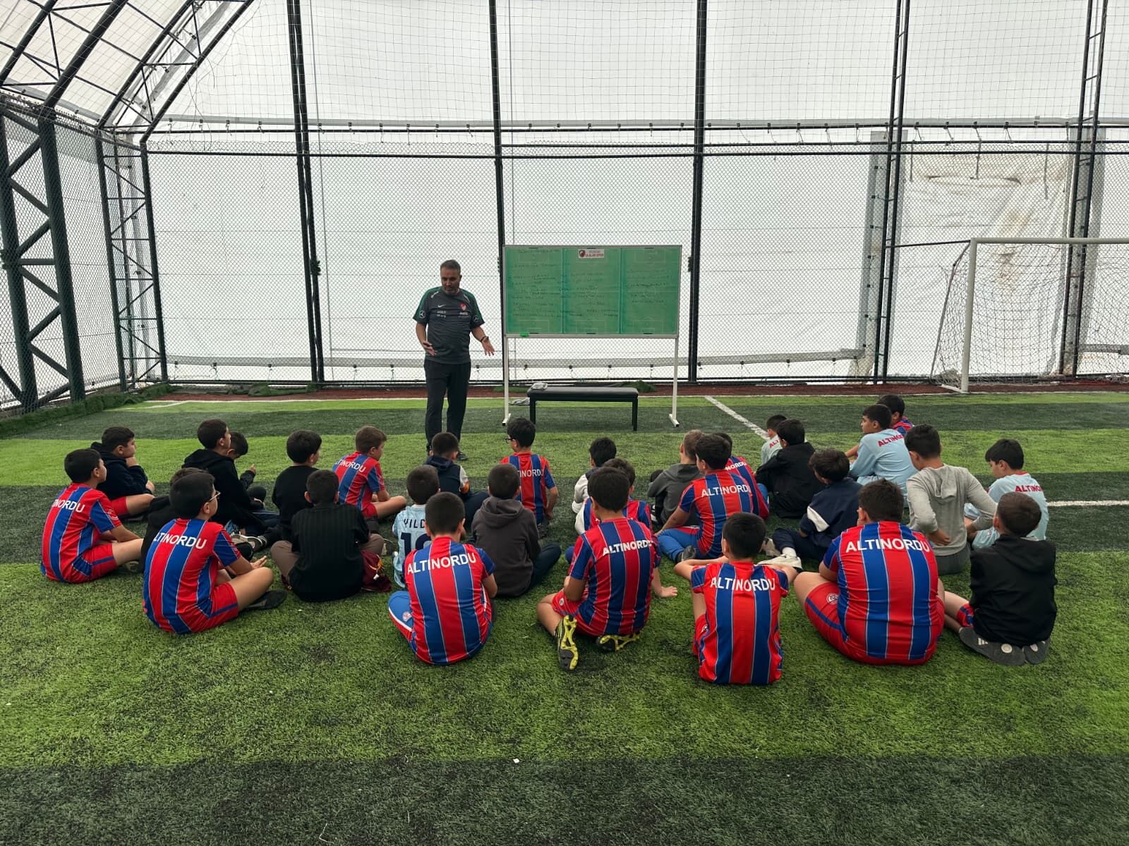 Altınordu Spor Okulu’nda Çocuklar ve Ailelere Yönelik Psikolojik Dayanıklılık Semineri-1