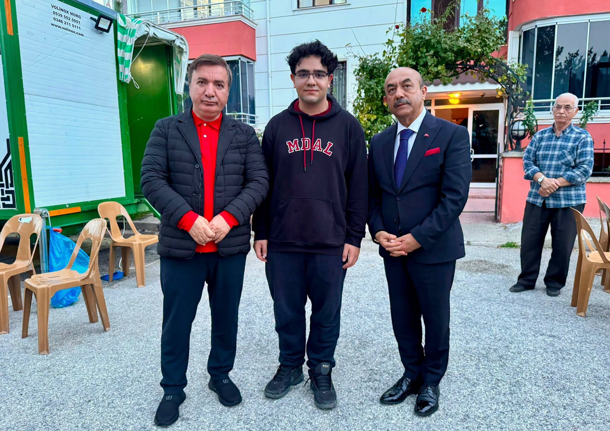 Dostluk Zor Günde Belli Olur (2)