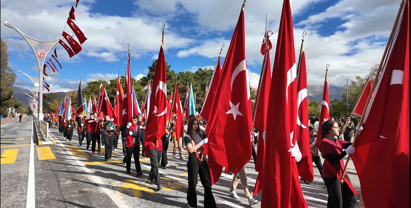 Erzincan’da 29 Ekim Coşkusu! Ordu Caddesi’nde Gurur Dolu Geçit5