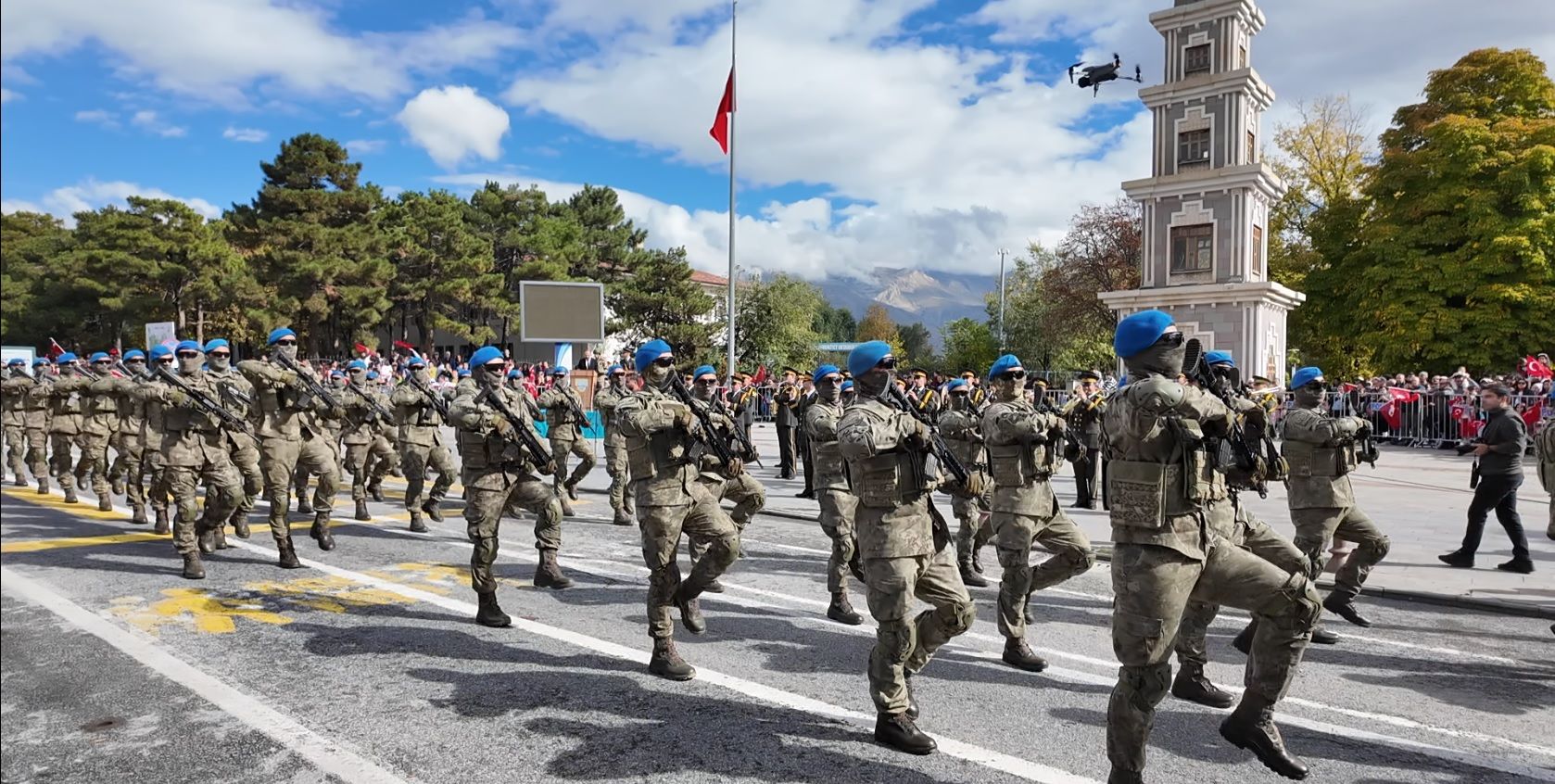 Erzincan’da 29 Ekim Coşkusu! Ordu Caddesi’nde Gurur Dolu Geçit6