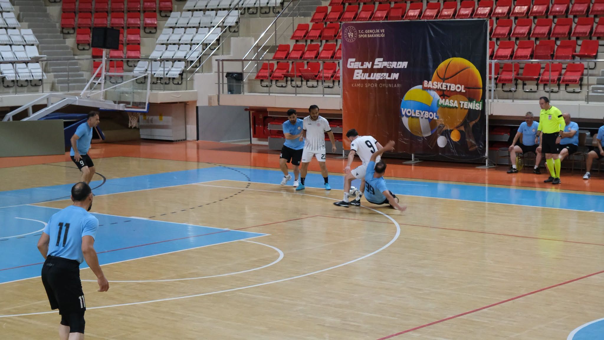 Erzincan'da Kamu Spor Oyunları Futsal İl Birinciliği Başladı (1)