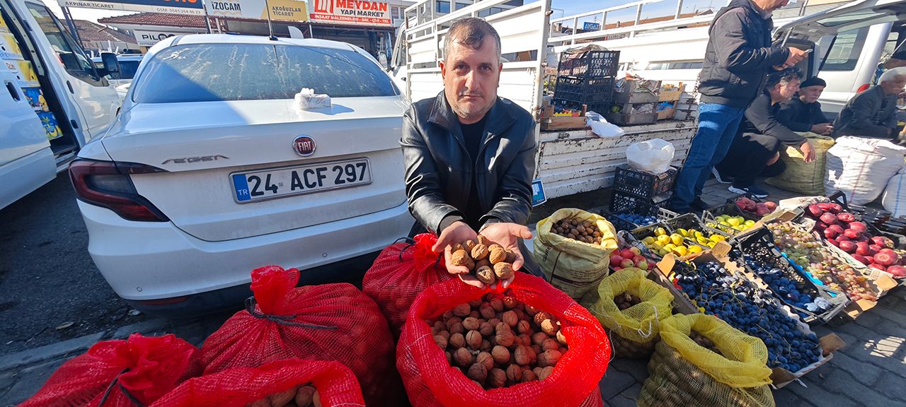 Erzincan'da Köylü Pazarında Ceviz Ve Kuşburnu Fiyatları...3