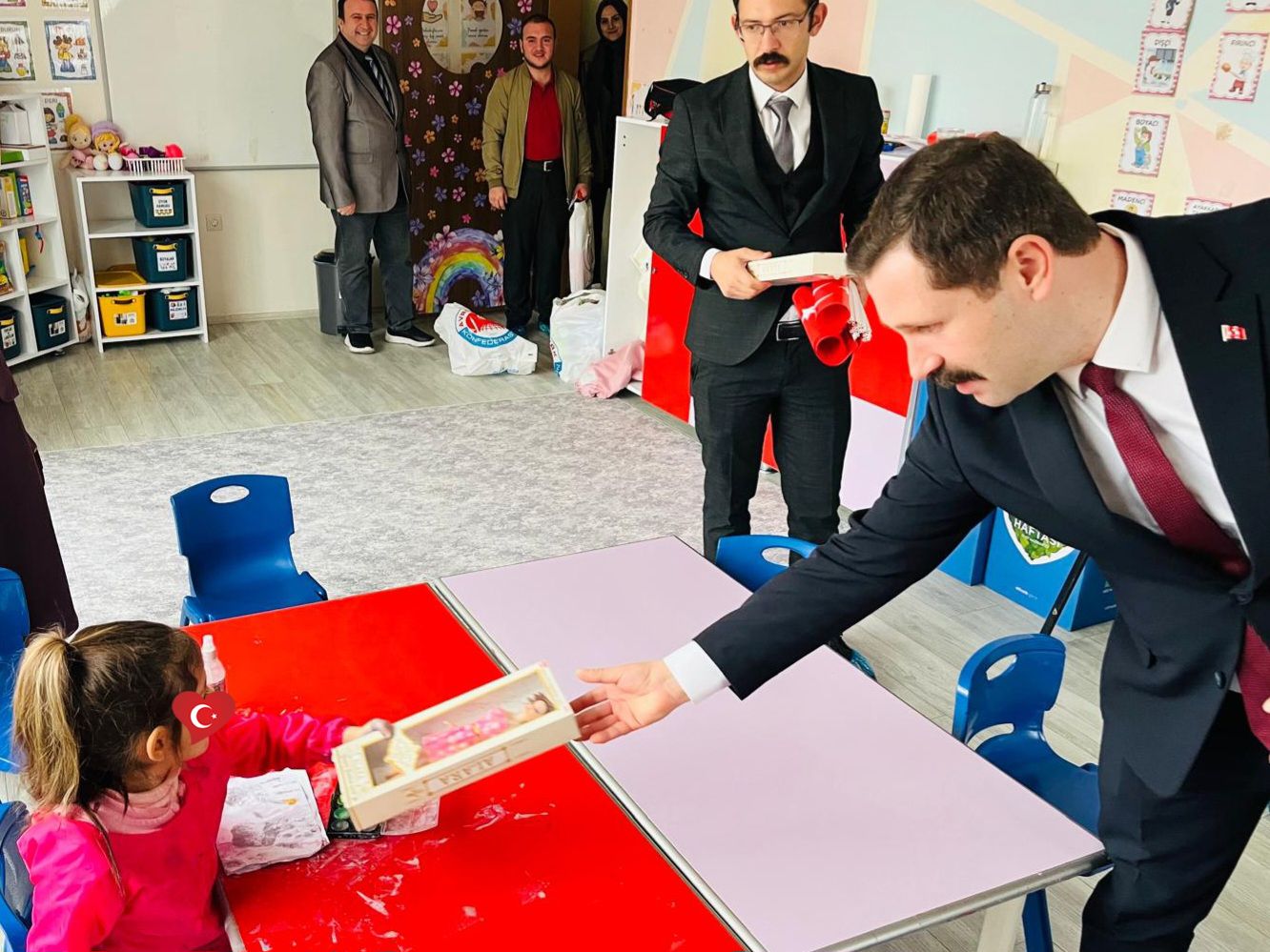 Erzincan’da Minik Yüreklere Türk Bayrağı ve Oyuncak Sürprizi
