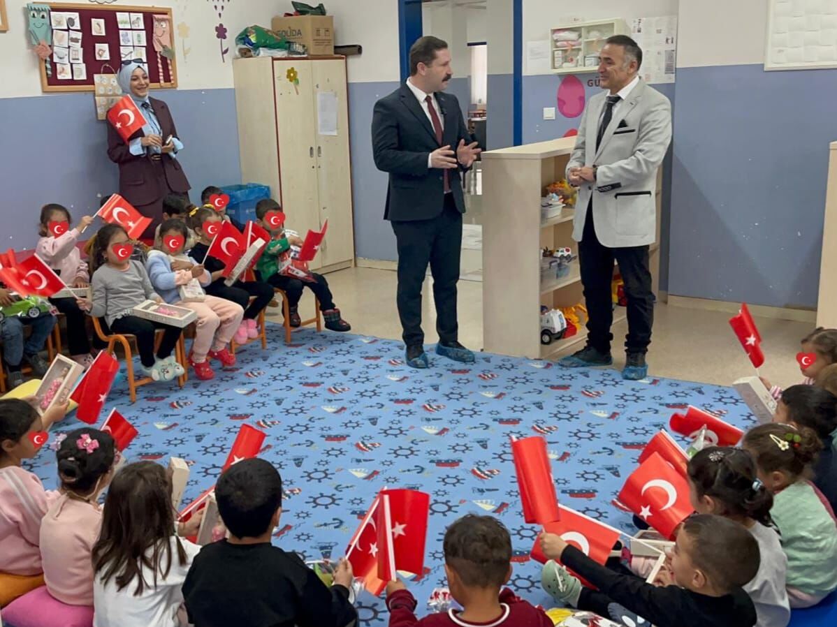 Erzincan’da Minik Yüreklere Türk Bayrağı Ve Oyuncak Sürprizi (5)